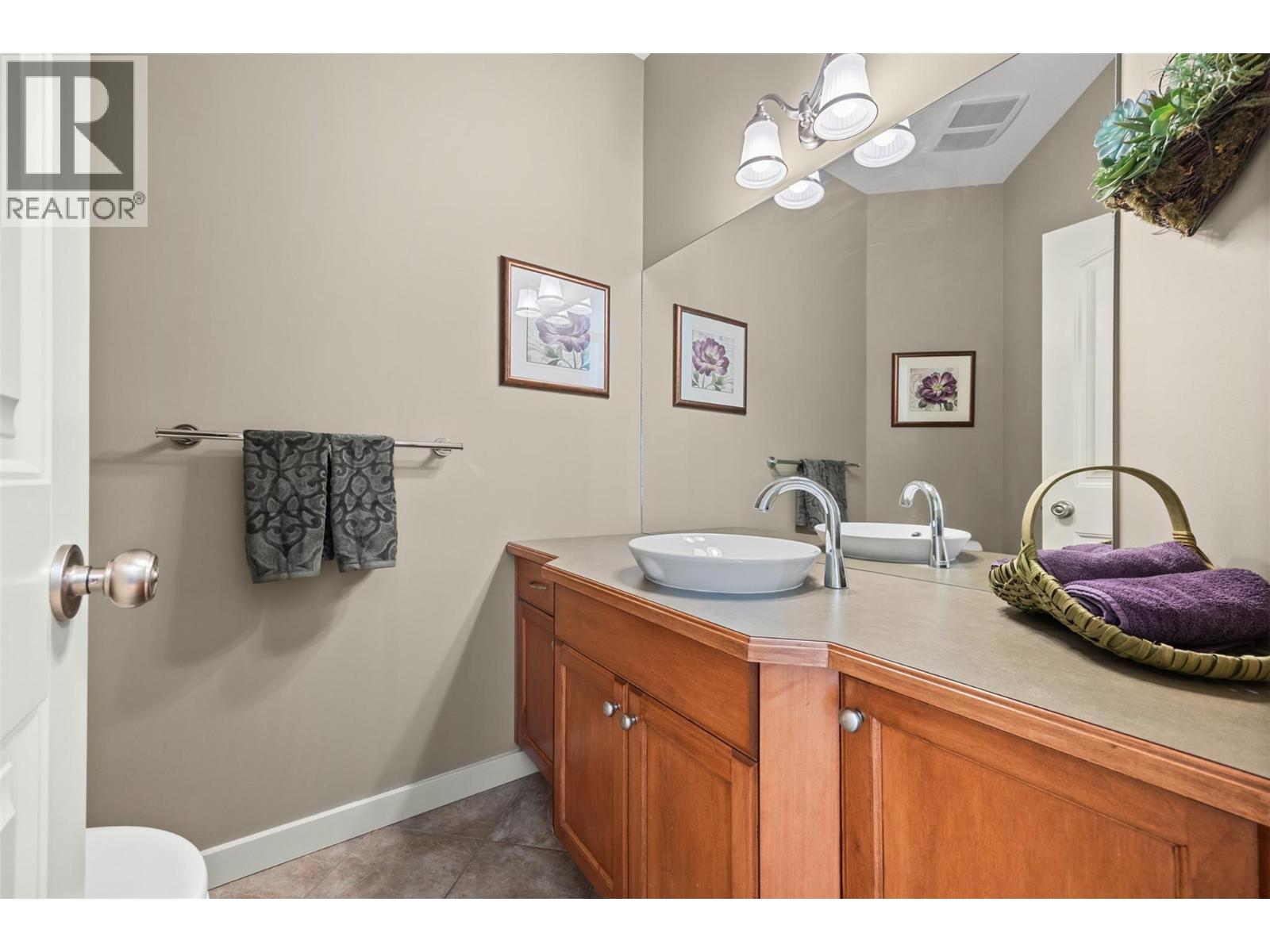 Picture for 607 Quarry  Avenue https://www.cirrealty.ca/reb/bc/5/10365765_36.jpg