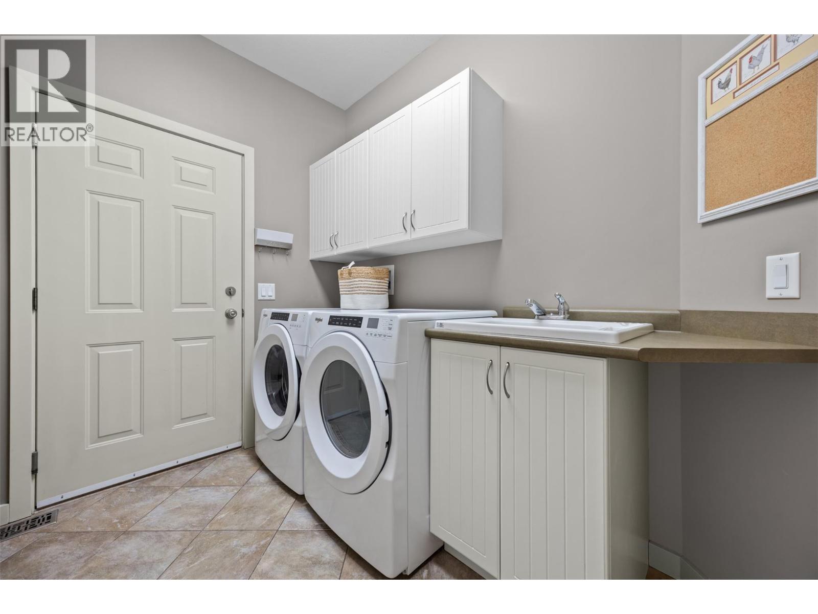 Picture for 607 Quarry  Avenue https://www.cirrealty.ca/reb/bc/5/10365765_37.jpg