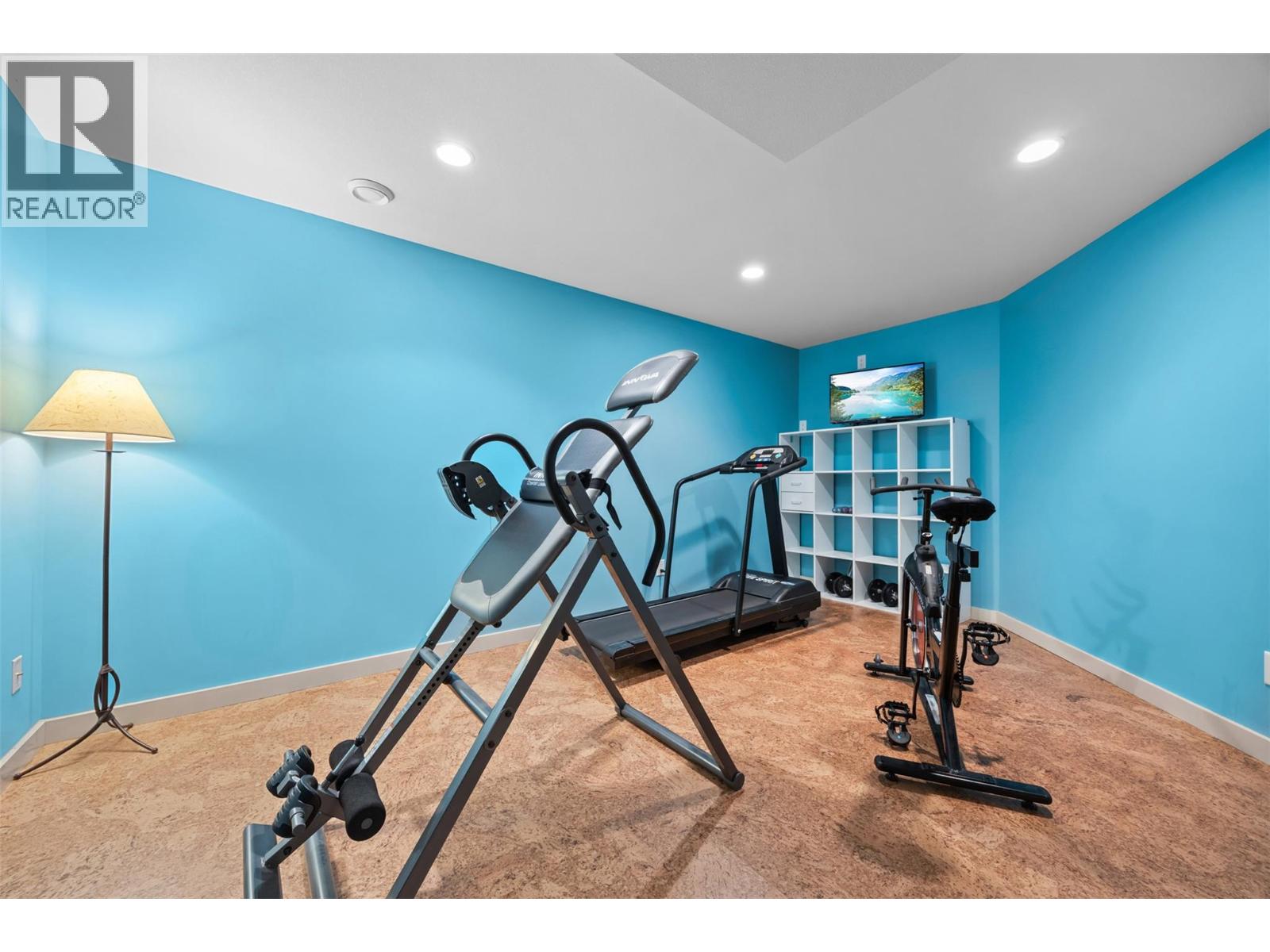 Picture for 607 Quarry  Avenue https://www.cirrealty.ca/reb/bc/5/10365765_50.jpg