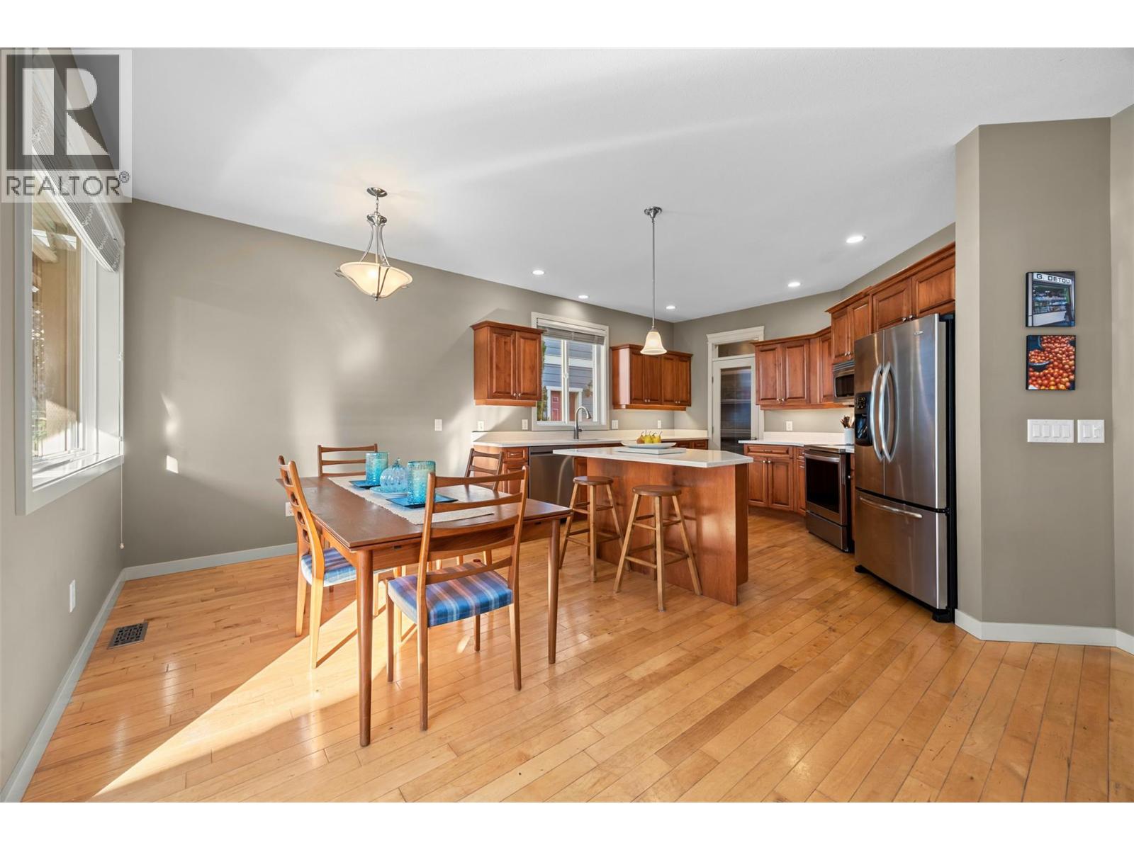 Picture for 607 Quarry  Avenue https://www.cirrealty.ca/reb/bc/5/10365765_8.jpg