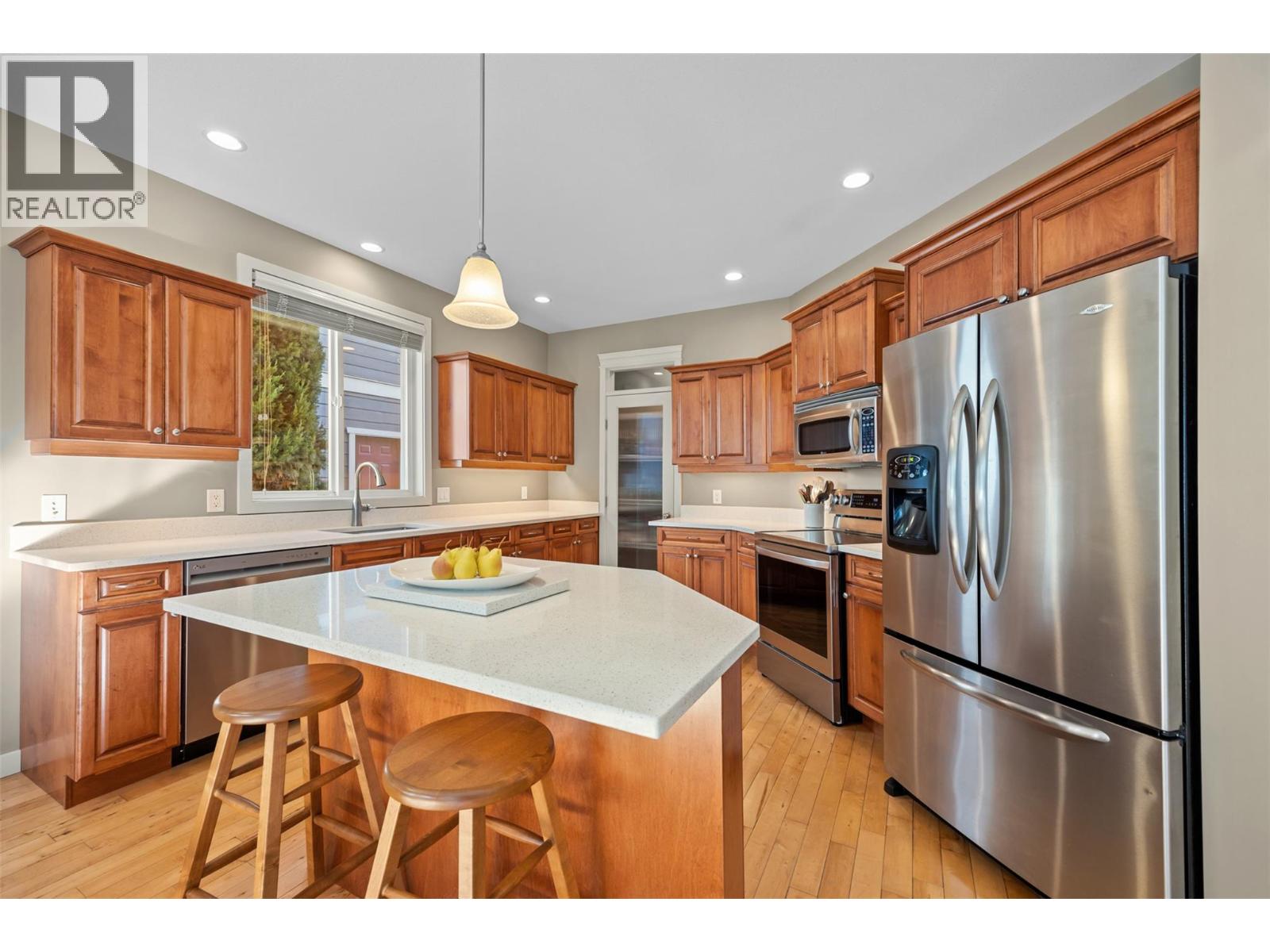 Picture for 607 Quarry  Avenue https://www.cirrealty.ca/reb/bc/5/10365765_9.jpg