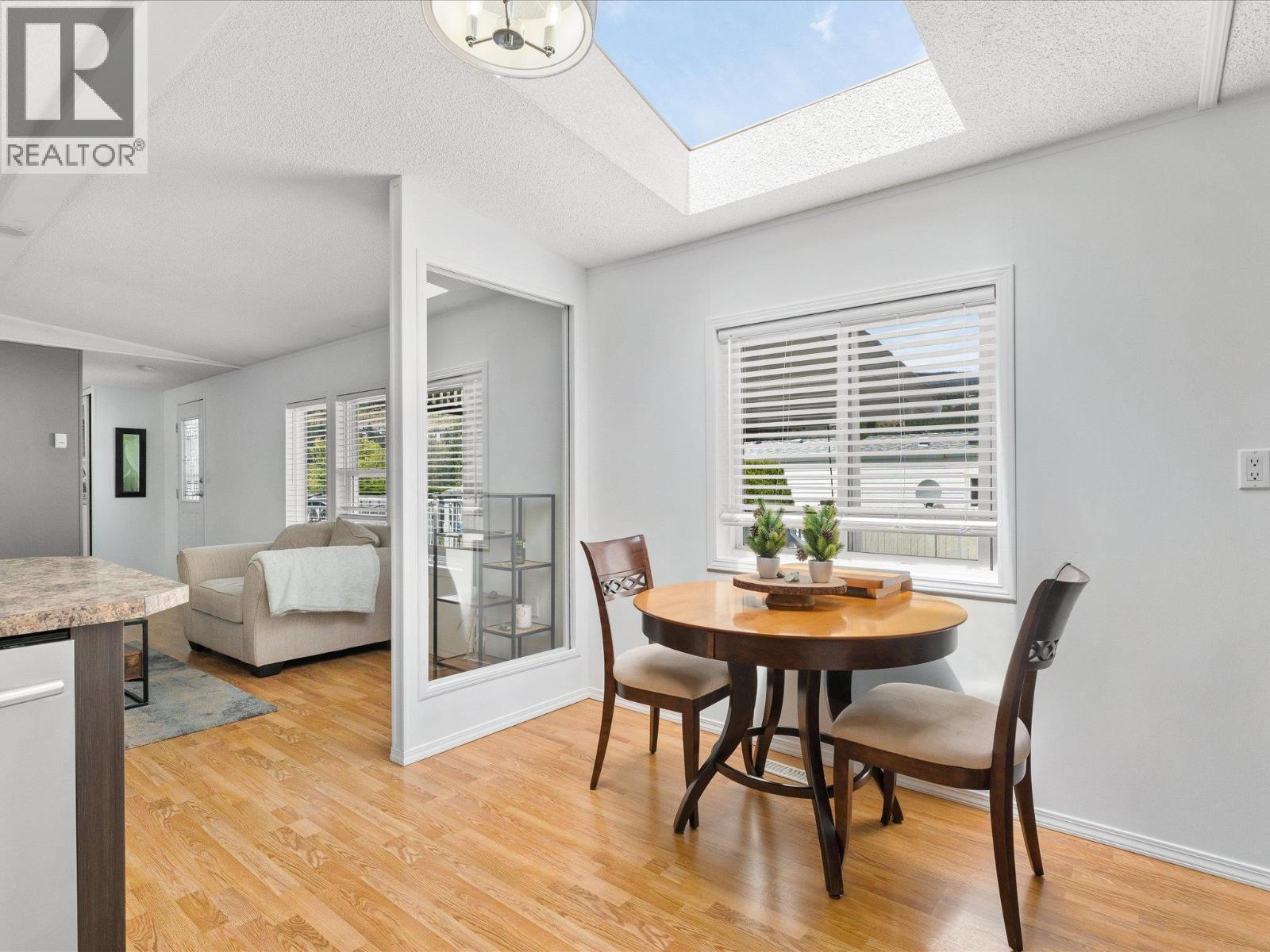 Picture for Unit #9, 610 Katherine  Road https://www.cirrealty.ca/reb/bc/5/10365905_12.jpg