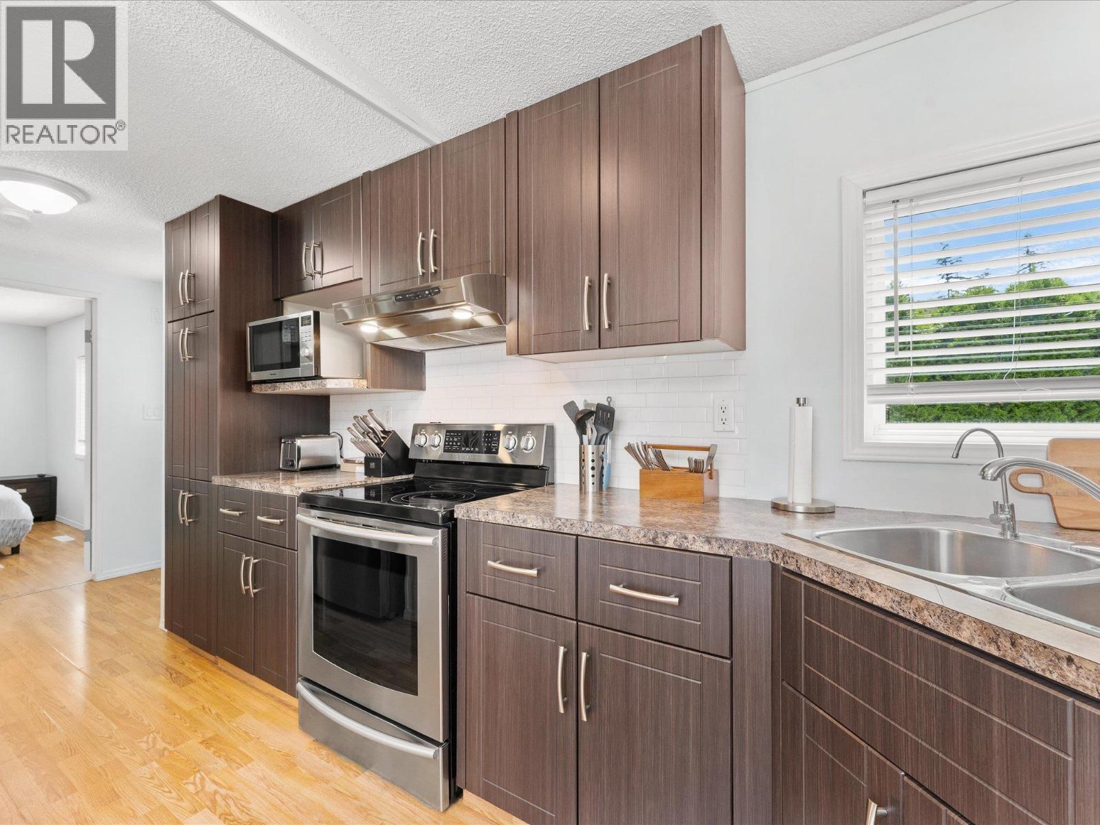Picture for Unit #9, 610 Katherine  Road https://www.cirrealty.ca/reb/bc/5/10365905_7.jpg