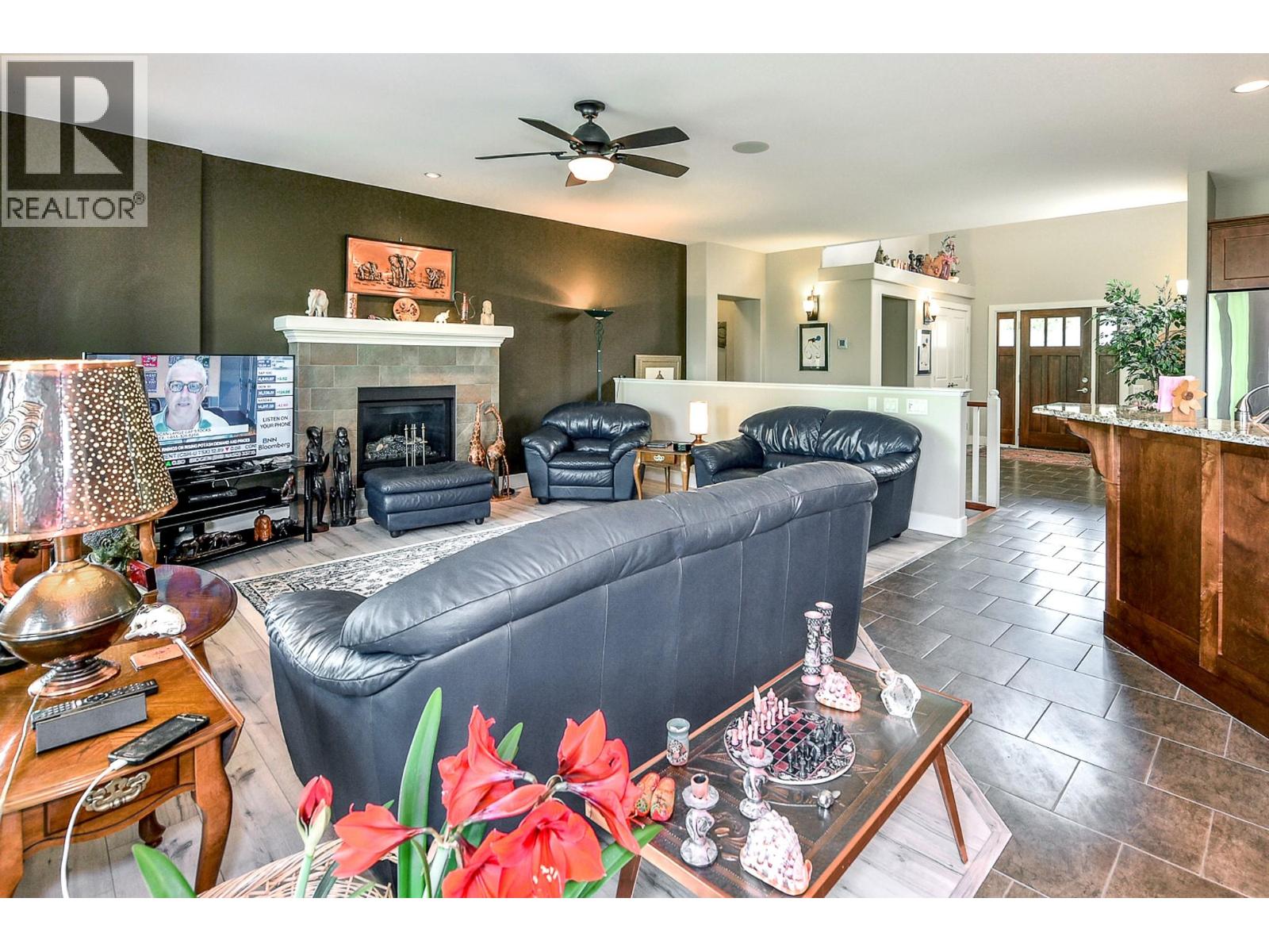 Picture for Unit #8, 2450 Selkirk  Drive https://www.cirrealty.ca/reb/bc/5/10365945_11.jpg