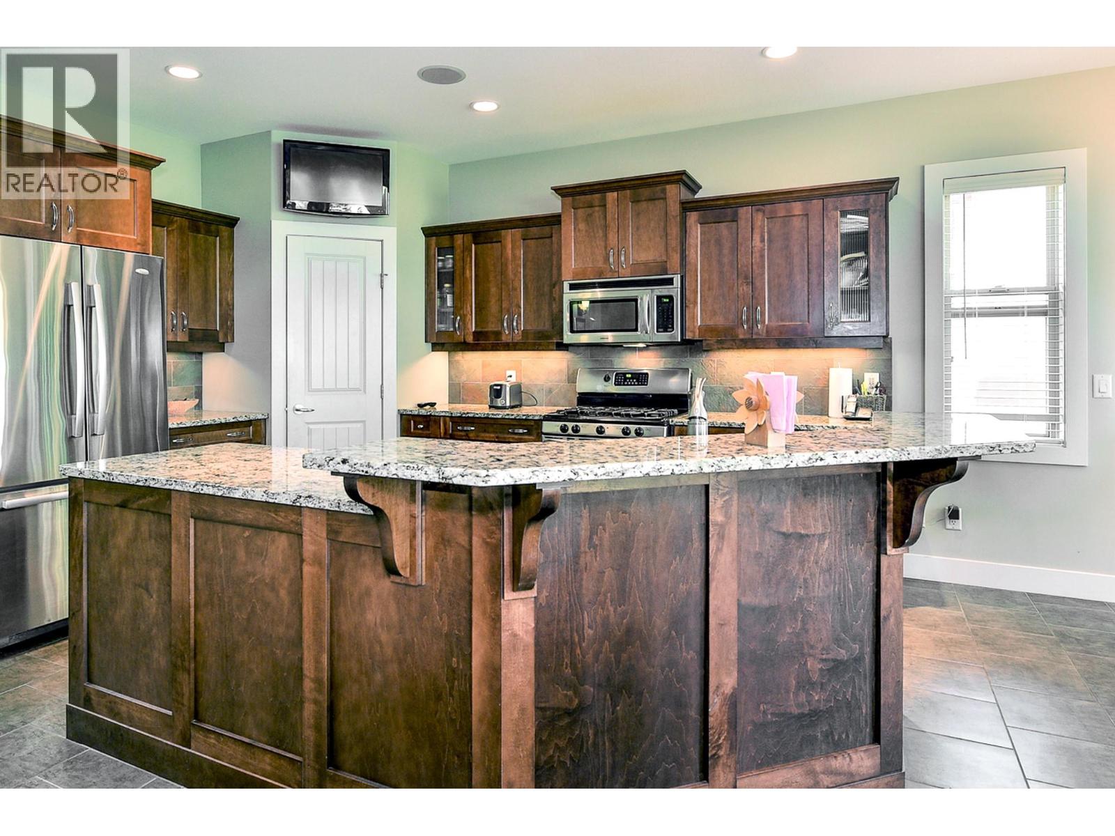 Picture for Unit #8, 2450 Selkirk  Drive https://www.cirrealty.ca/reb/bc/5/10365945_12.jpg