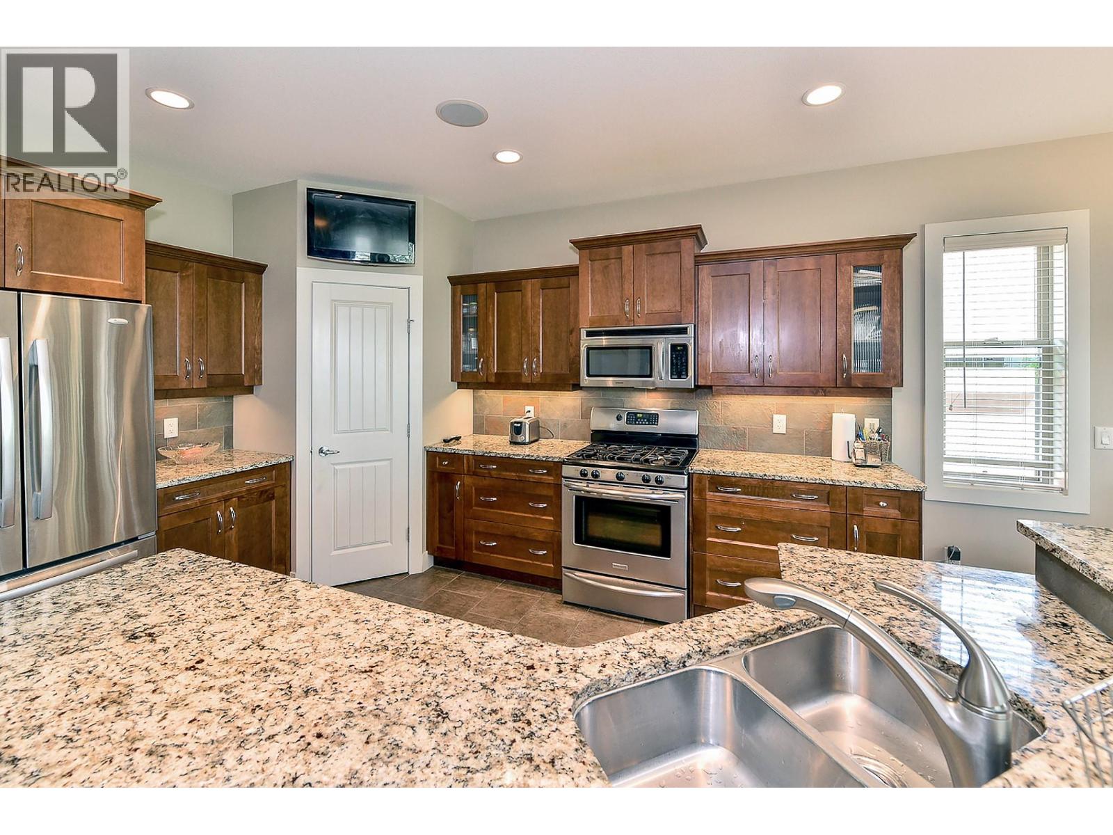 Picture for Unit #8, 2450 Selkirk  Drive https://www.cirrealty.ca/reb/bc/5/10365945_13.jpg