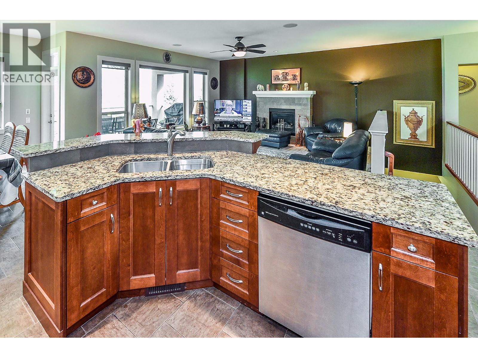 Picture for Unit #8, 2450 Selkirk  Drive https://www.cirrealty.ca/reb/bc/5/10365945_15.jpg