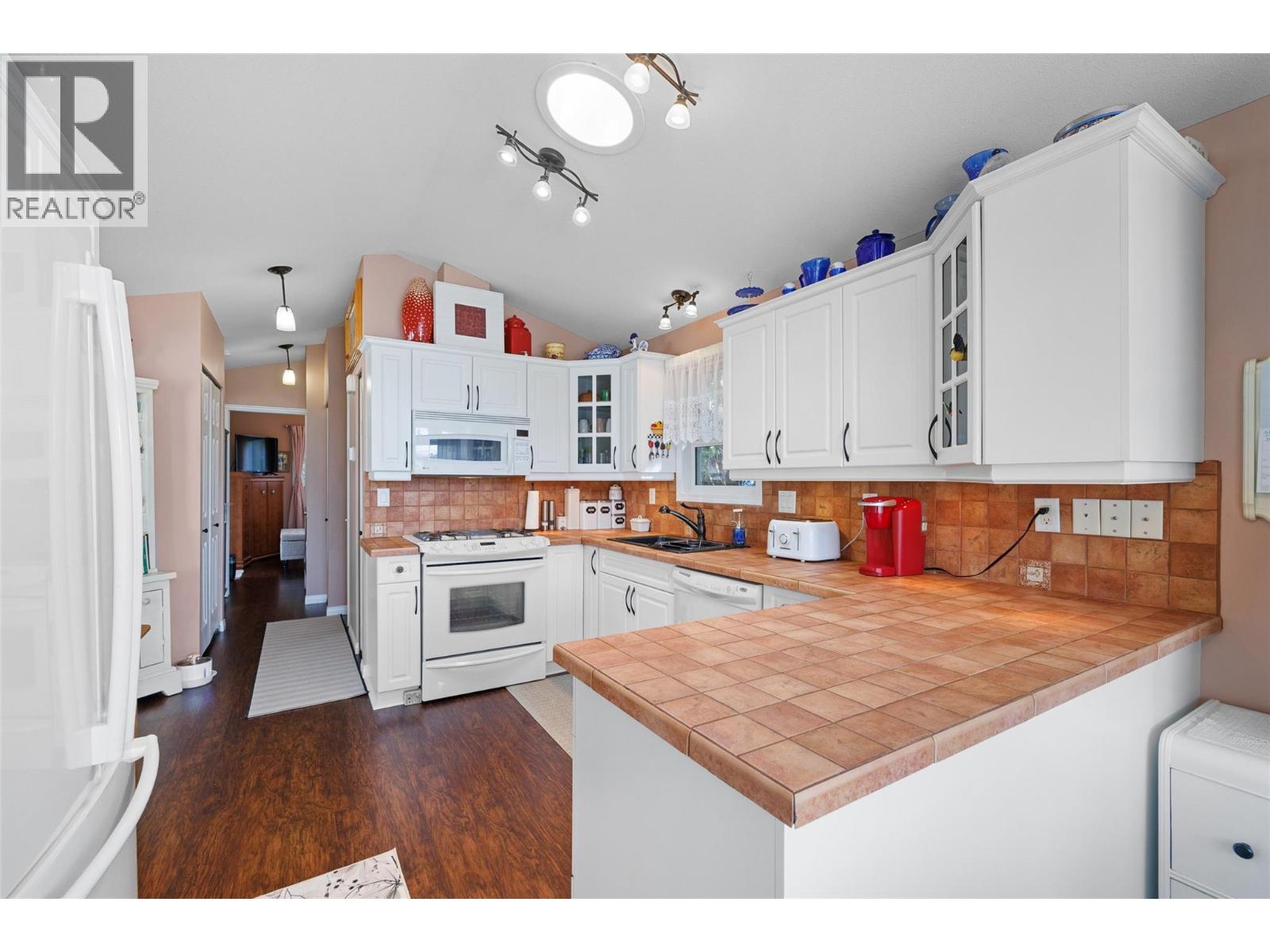 Picture for Unit #348, 415 Commonwealth  Road https://www.cirrealty.ca/reb/bc/5/10366045_19.jpg