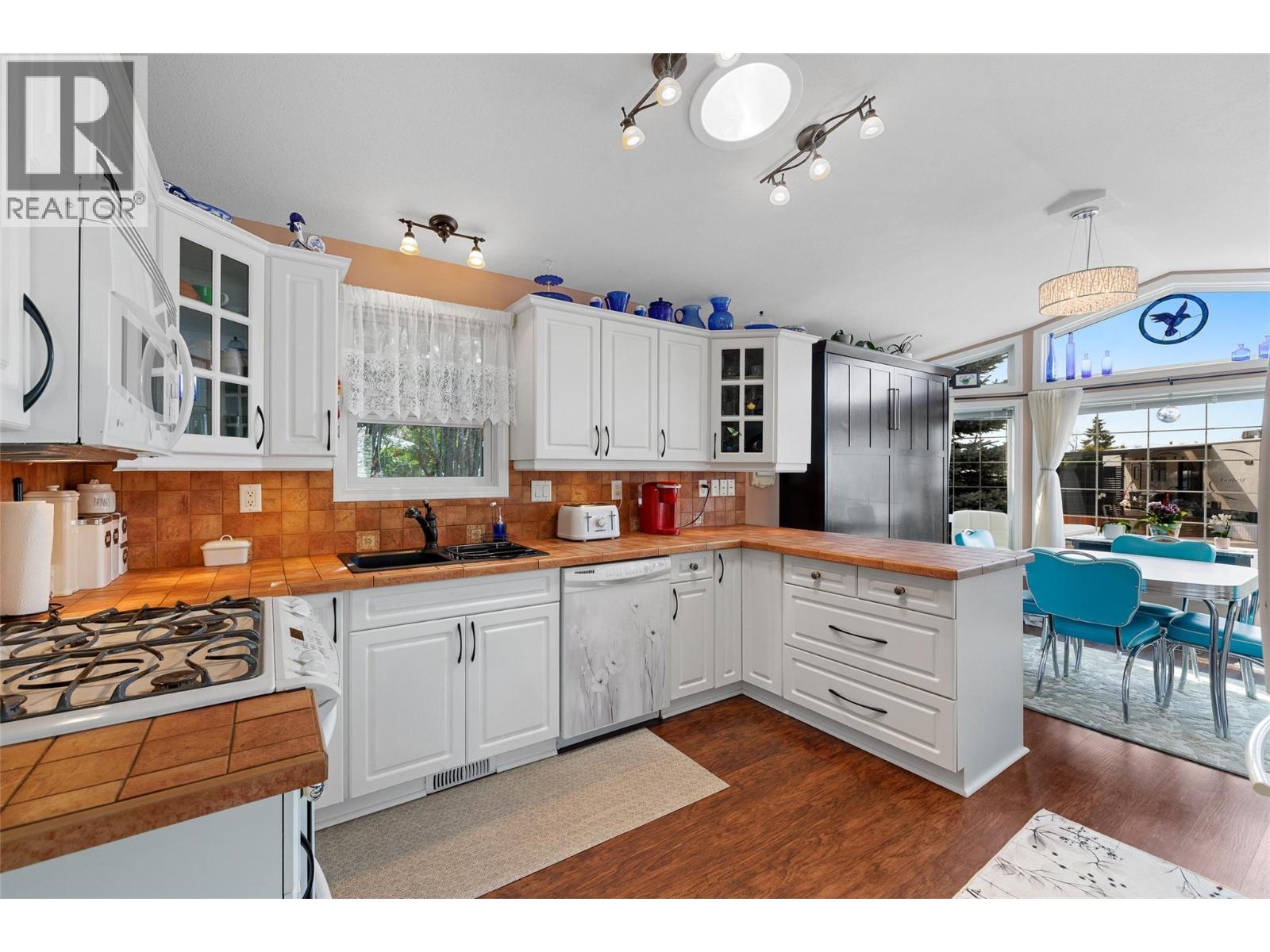 Picture for Unit #348, 415 Commonwealth  Road https://www.cirrealty.ca/reb/bc/5/10366045_20.jpg