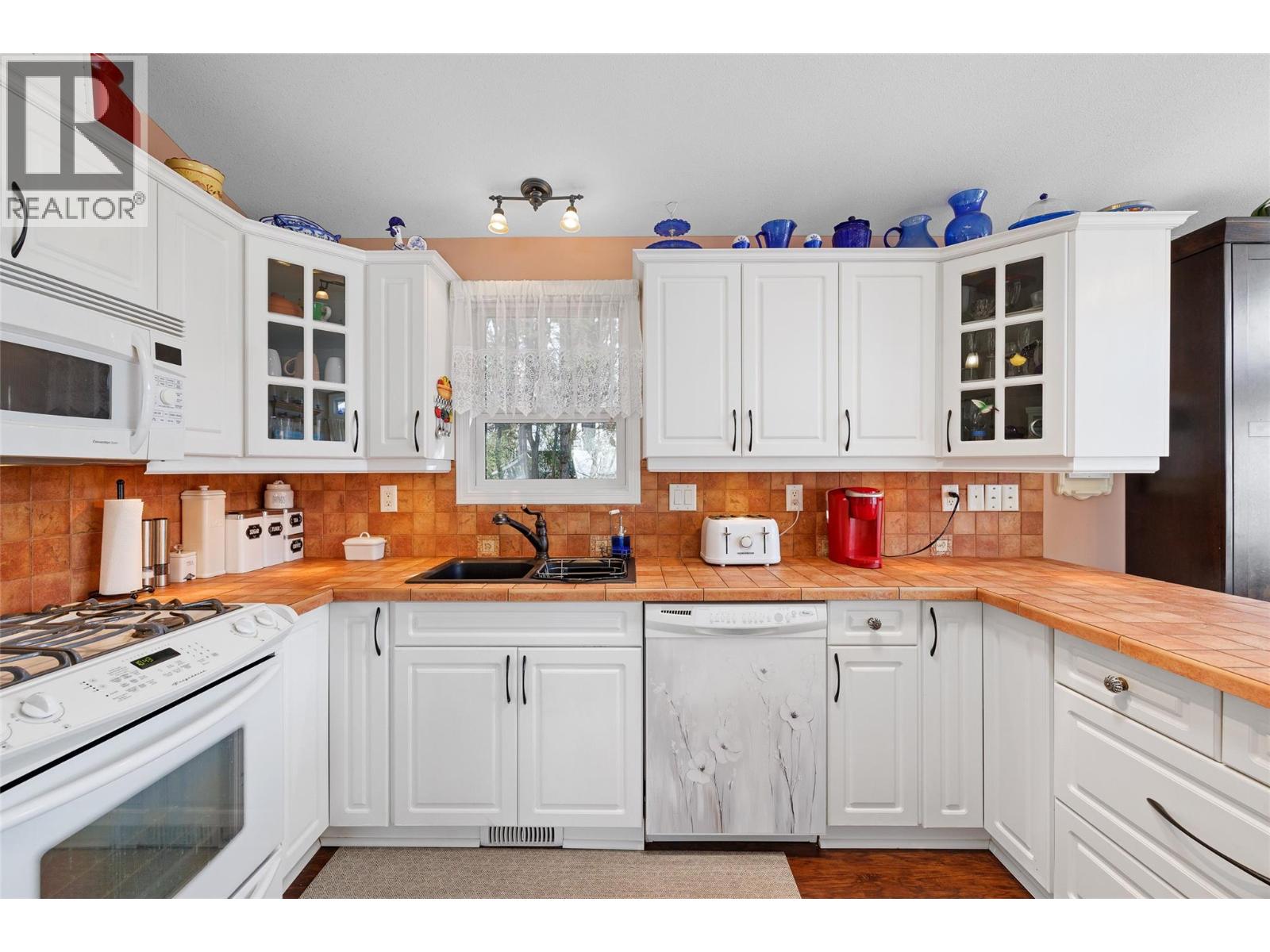 Picture for Unit #348, 415 Commonwealth  Road https://www.cirrealty.ca/reb/bc/5/10366045_21.jpg