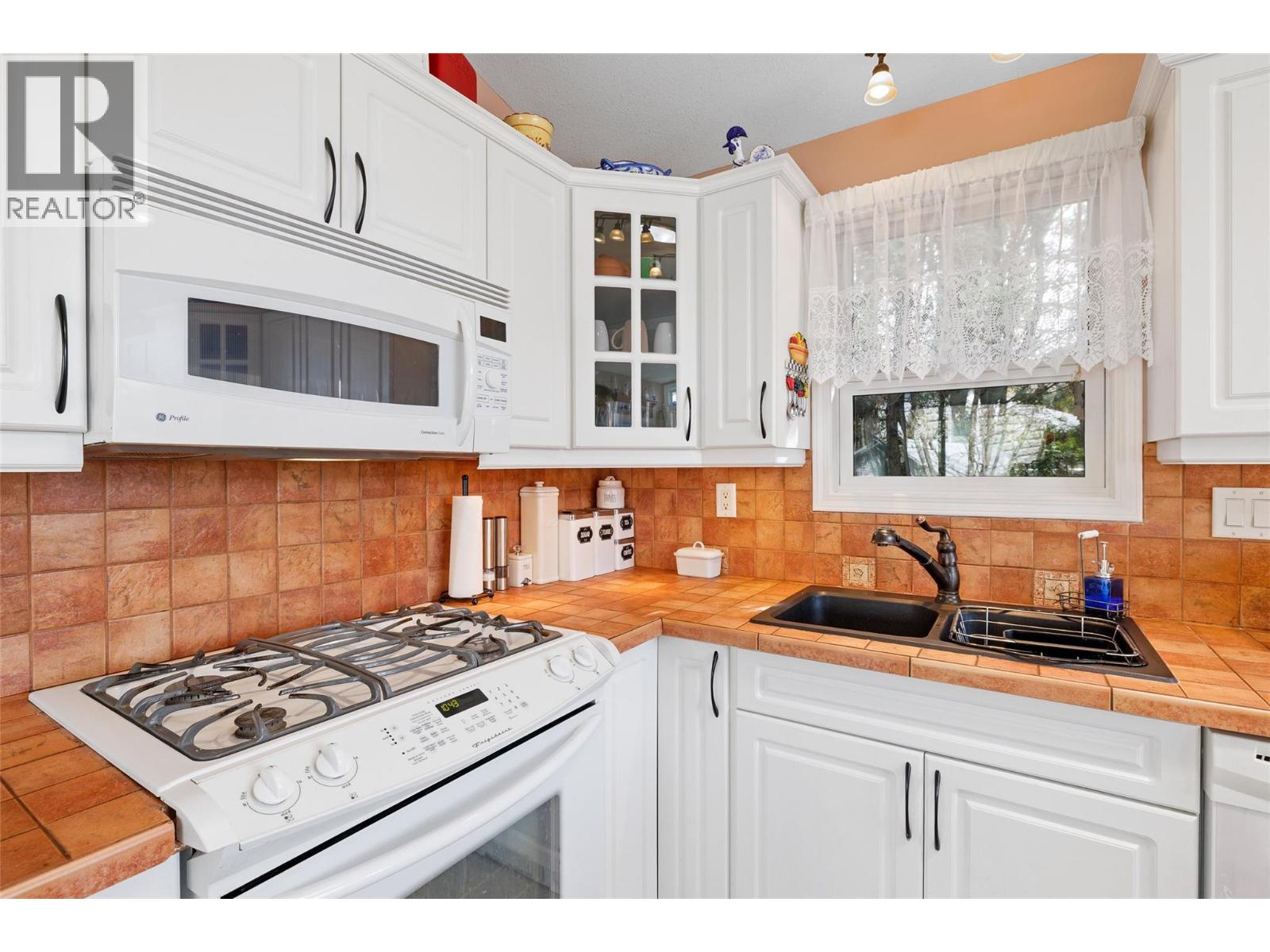 Picture for Unit #348, 415 Commonwealth  Road https://www.cirrealty.ca/reb/bc/5/10366045_22.jpg