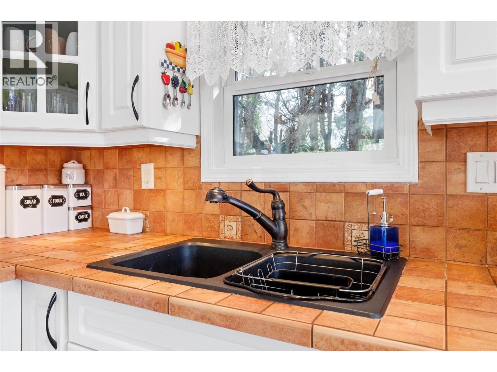 Picture for Unit #348, 415 Commonwealth  Road https://www.cirrealty.ca/reb/bc/5/10366045_23.jpg