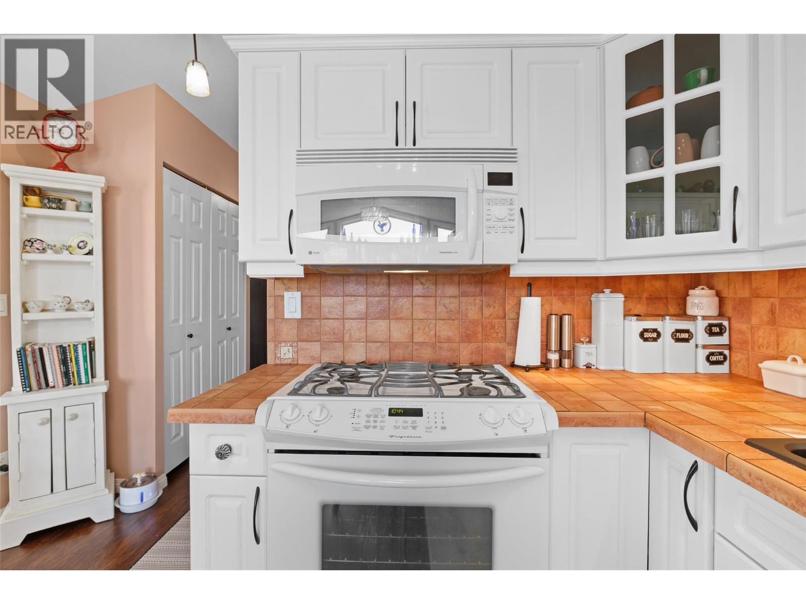 Picture for Unit #348, 415 Commonwealth  Road https://www.cirrealty.ca/reb/bc/5/10366045_24.jpg