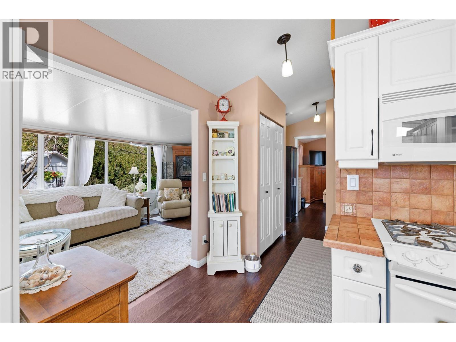 Picture for Unit #348, 415 Commonwealth  Road https://www.cirrealty.ca/reb/bc/5/10366045_27.jpg