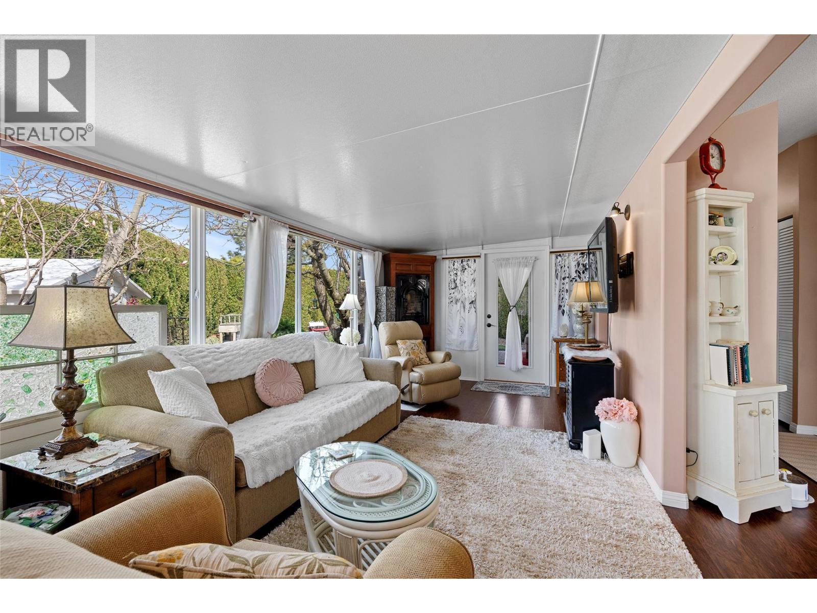 Picture for Unit #348, 415 Commonwealth  Road https://www.cirrealty.ca/reb/bc/5/10366045_29.jpg