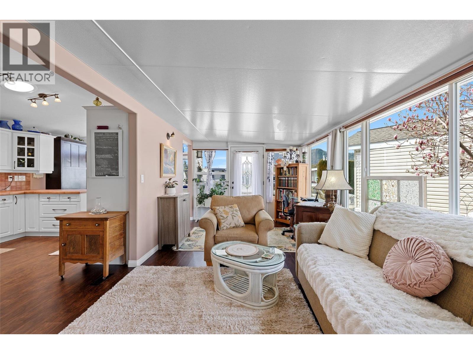 Picture for Unit #348, 415 Commonwealth  Road https://www.cirrealty.ca/reb/bc/5/10366045_31.jpg