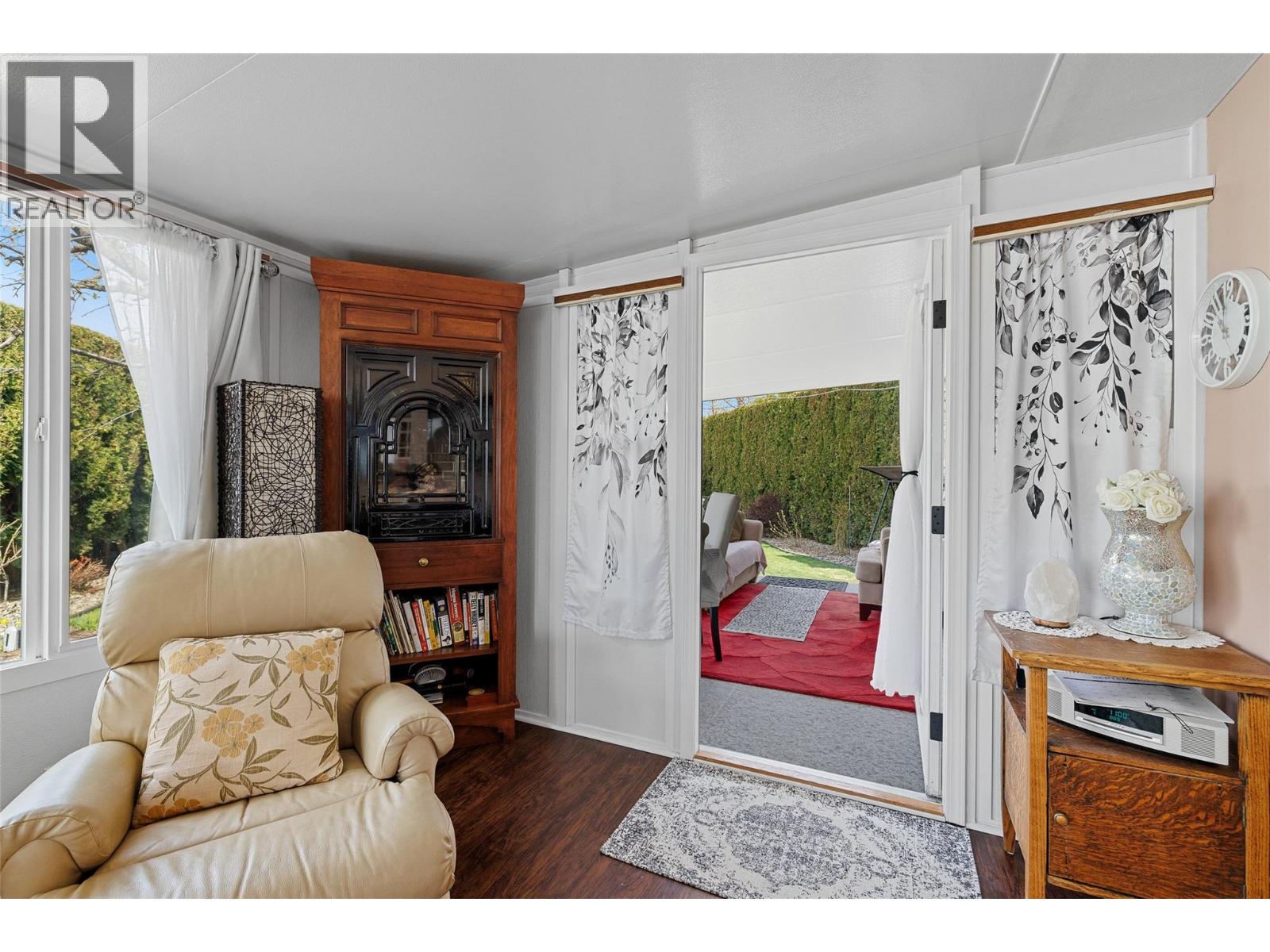 Picture for Unit #348, 415 Commonwealth  Road https://www.cirrealty.ca/reb/bc/5/10366045_39.jpg