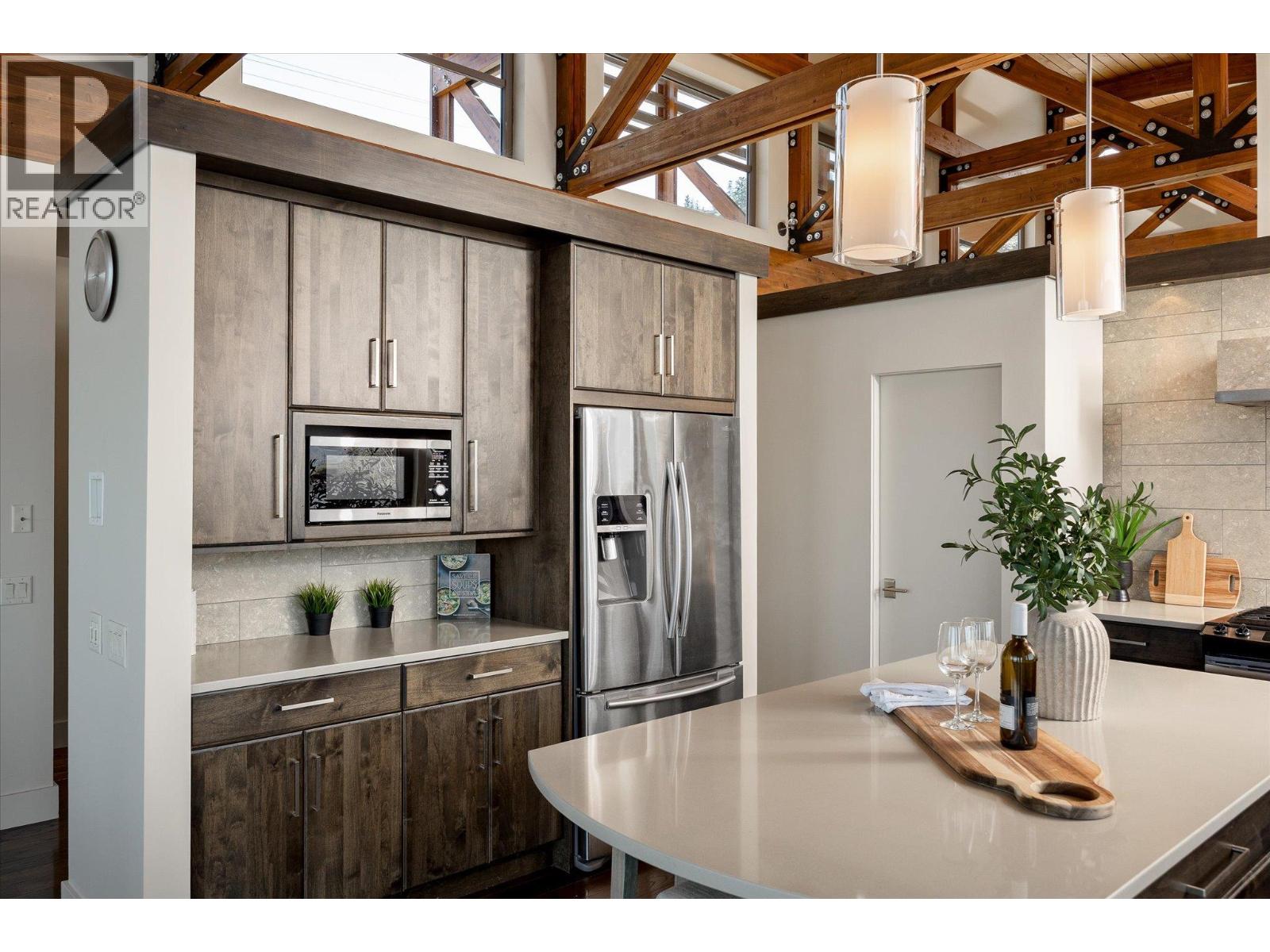 Picture for 5560 Lakeshore  Road https://www.cirrealty.ca/reb/bc/5/10366095_12.jpg