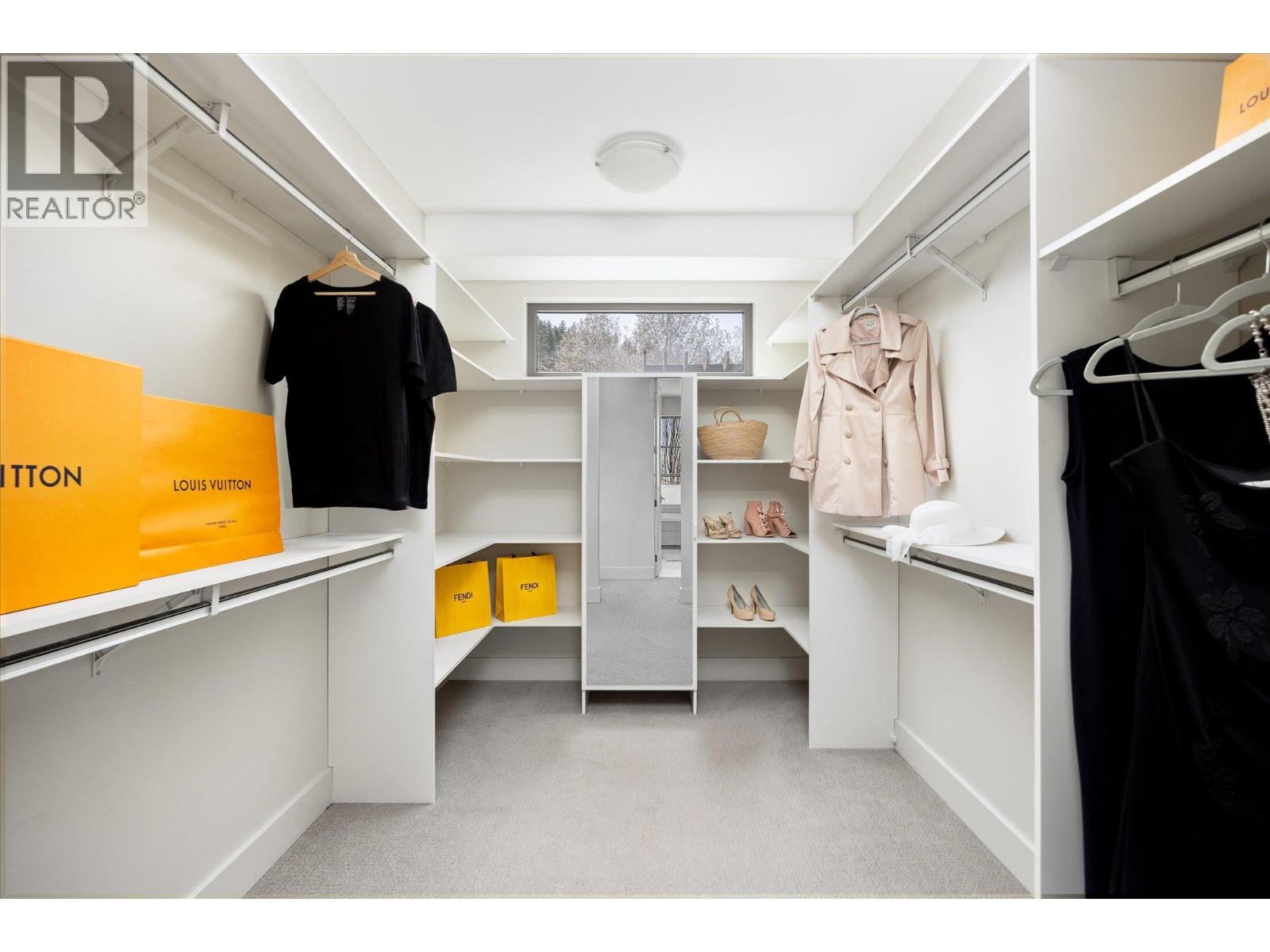 Picture for 5560 Lakeshore  Road https://www.cirrealty.ca/reb/bc/5/10366095_21.jpg