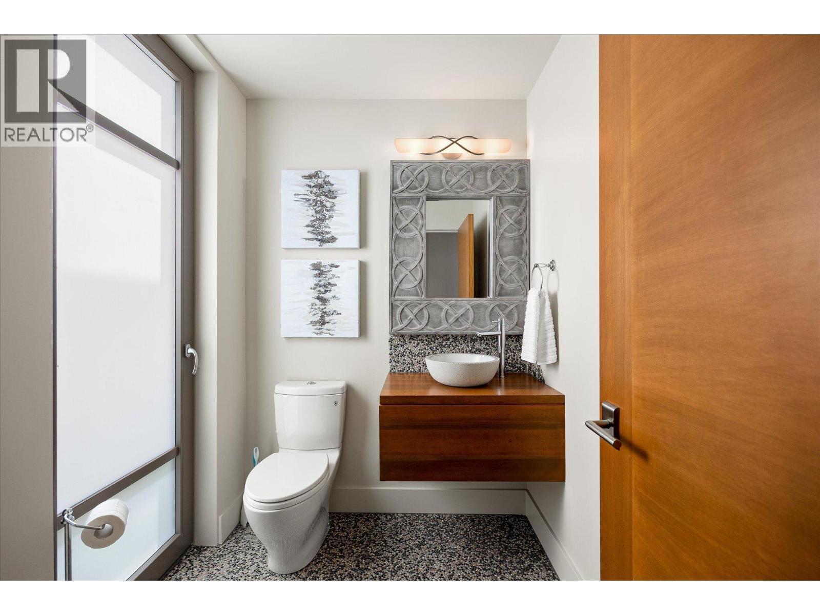 Picture for 5560 Lakeshore  Road https://www.cirrealty.ca/reb/bc/5/10366095_23.jpg