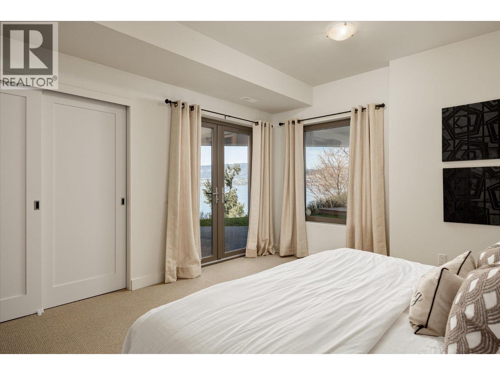 Picture for 5560 Lakeshore  Road https://www.cirrealty.ca/reb/bc/5/10366095_40.jpg