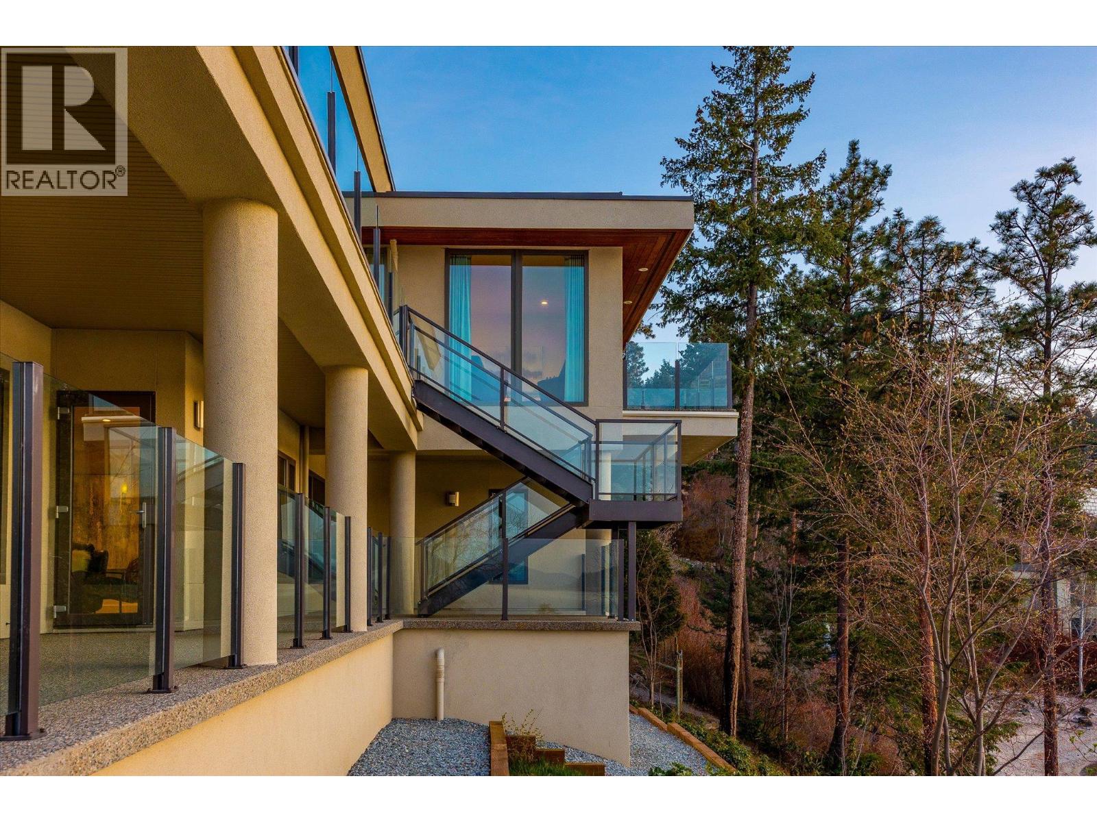 Picture for 5560 Lakeshore  Road https://www.cirrealty.ca/reb/bc/5/10366095_68.jpg