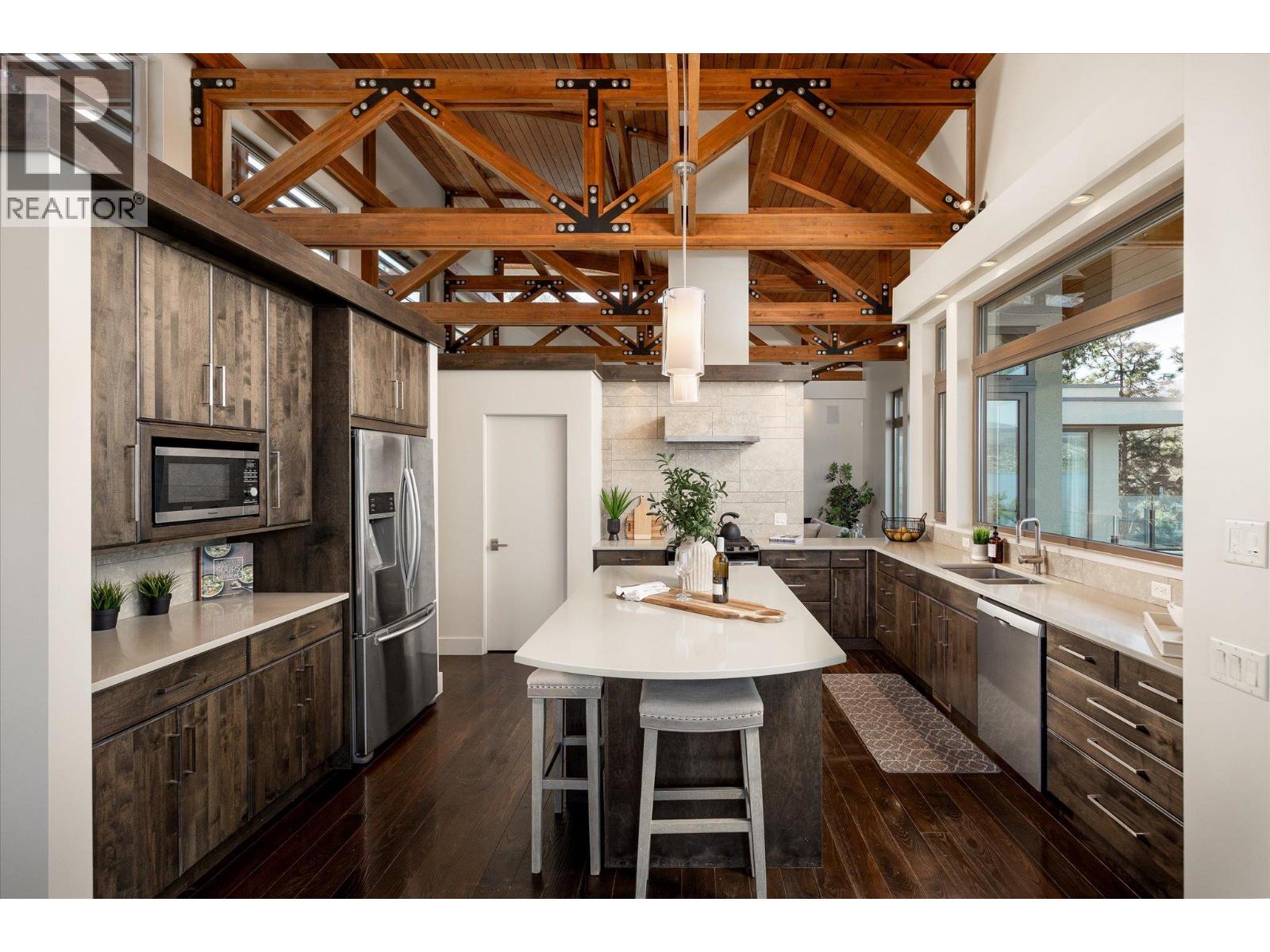 Picture for 5560 Lakeshore  Road https://www.cirrealty.ca/reb/bc/5/10366095_8.jpg