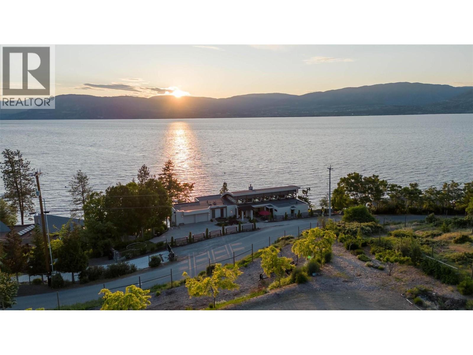 Picture for 5560 Lakeshore  Road https://www.cirrealty.ca/reb/bc/5/10366095_90.jpg