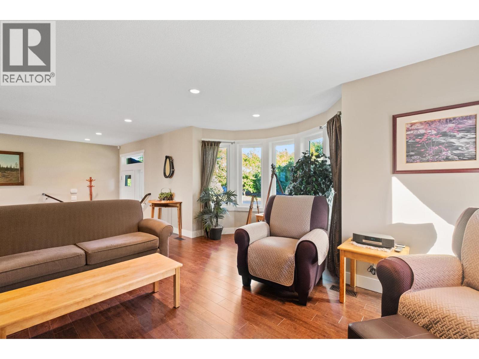 Picture for 3769 Spiers  Road https://www.cirrealty.ca/reb/bc/5/10366115_14.jpg