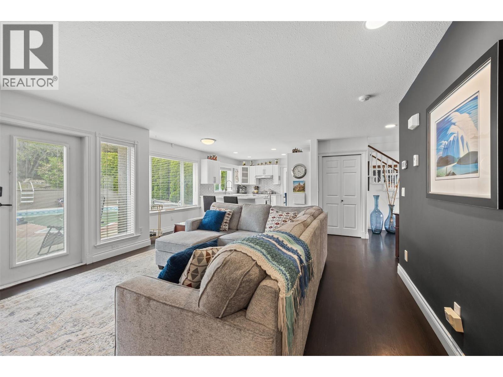 Picture for 3016 Lakeview Cove  Road https://www.cirrealty.ca/reb/bc/5/10366125_12.jpg