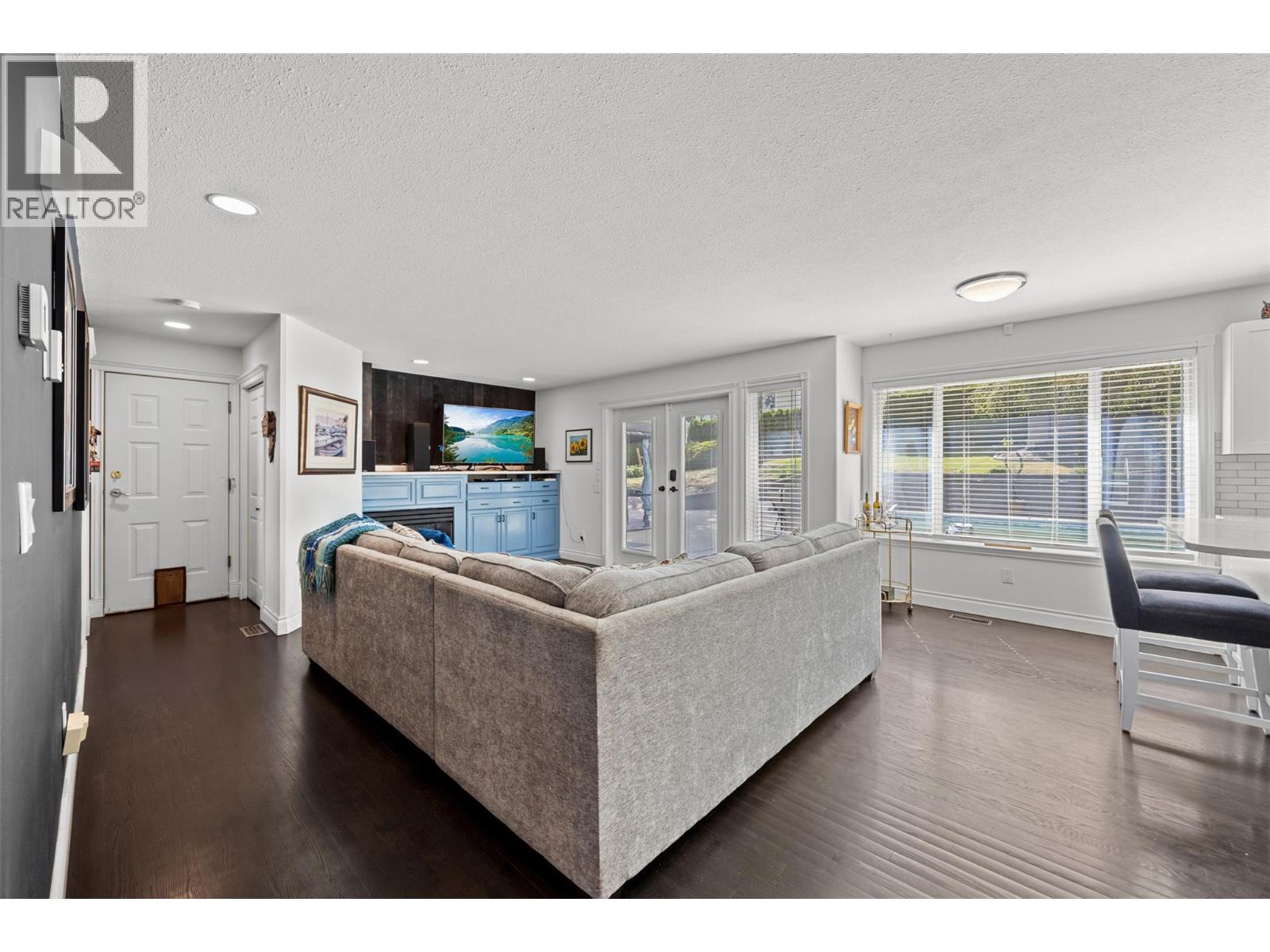 Picture for 3016 Lakeview Cove  Road https://www.cirrealty.ca/reb/bc/5/10366125_13.jpg