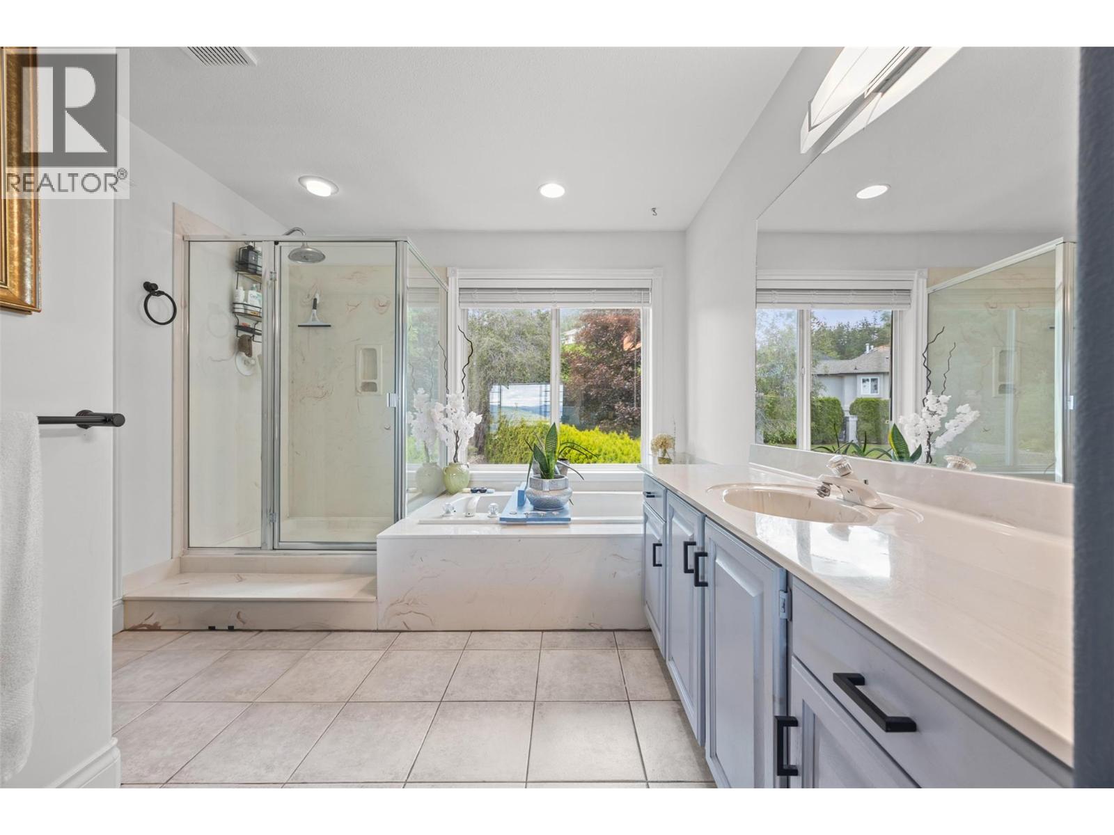 Picture for 3016 Lakeview Cove  Road https://www.cirrealty.ca/reb/bc/5/10366125_22.jpg