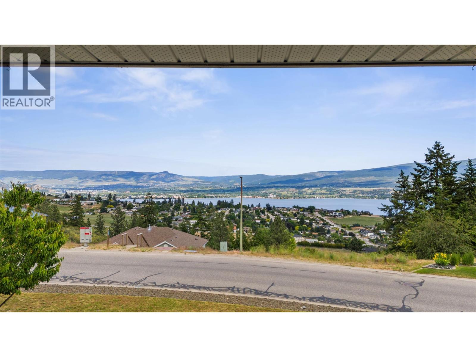 Picture for 3016 Lakeview Cove  Road https://www.cirrealty.ca/reb/bc/5/10366125_31.jpg