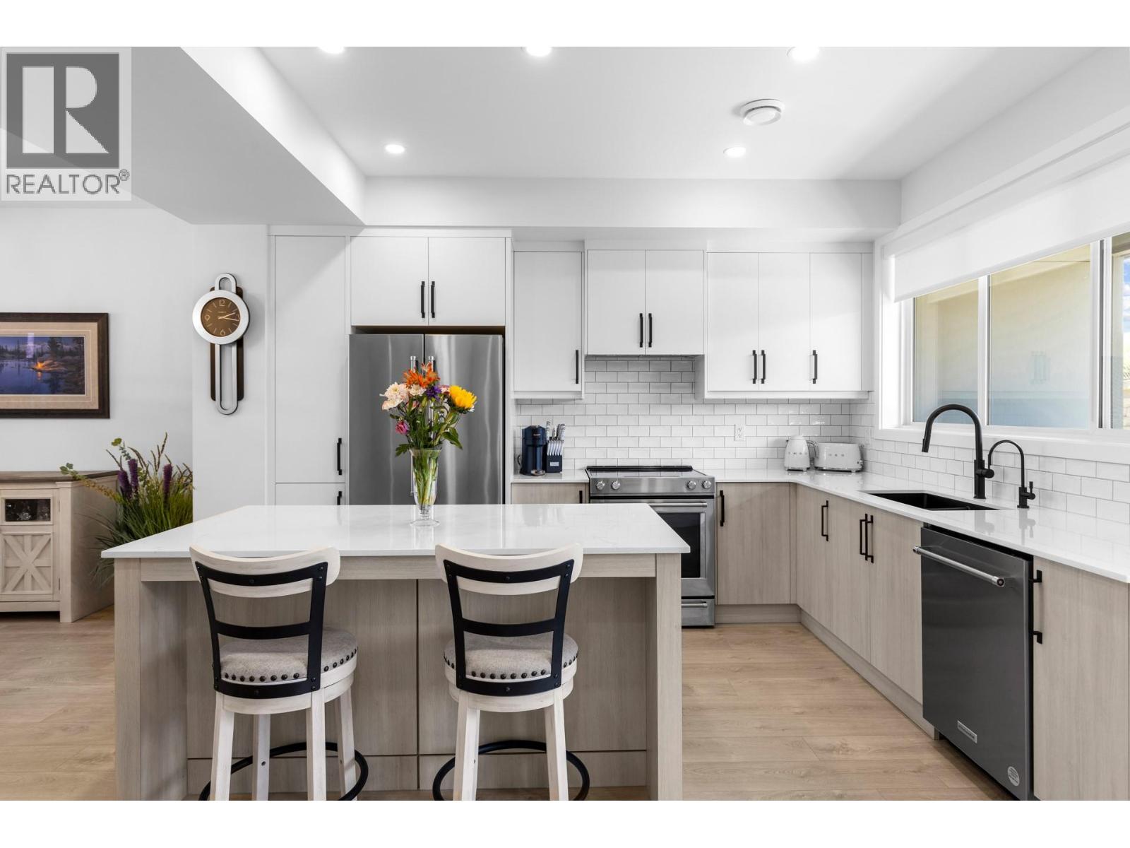 Picture for Unit #48, 8000 Vedette  Drive https://www.cirrealty.ca/reb/bc/5/10366135_8.jpg