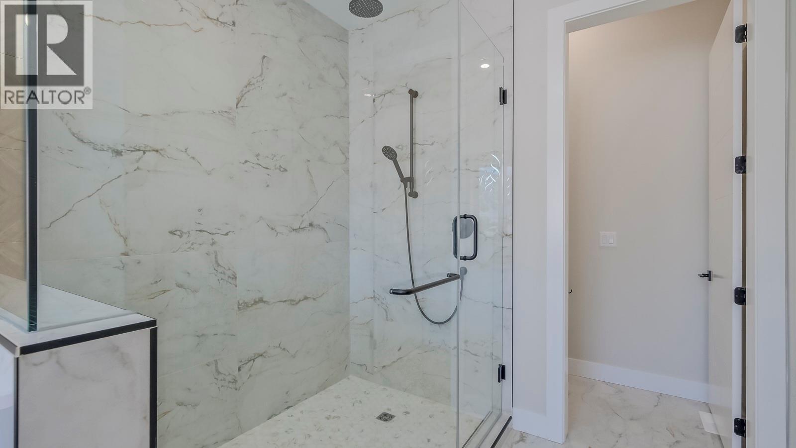 Picture for 937 Royal Troon  Lane https://www.cirrealty.ca/reb/bc/5/10366355_31.jpg