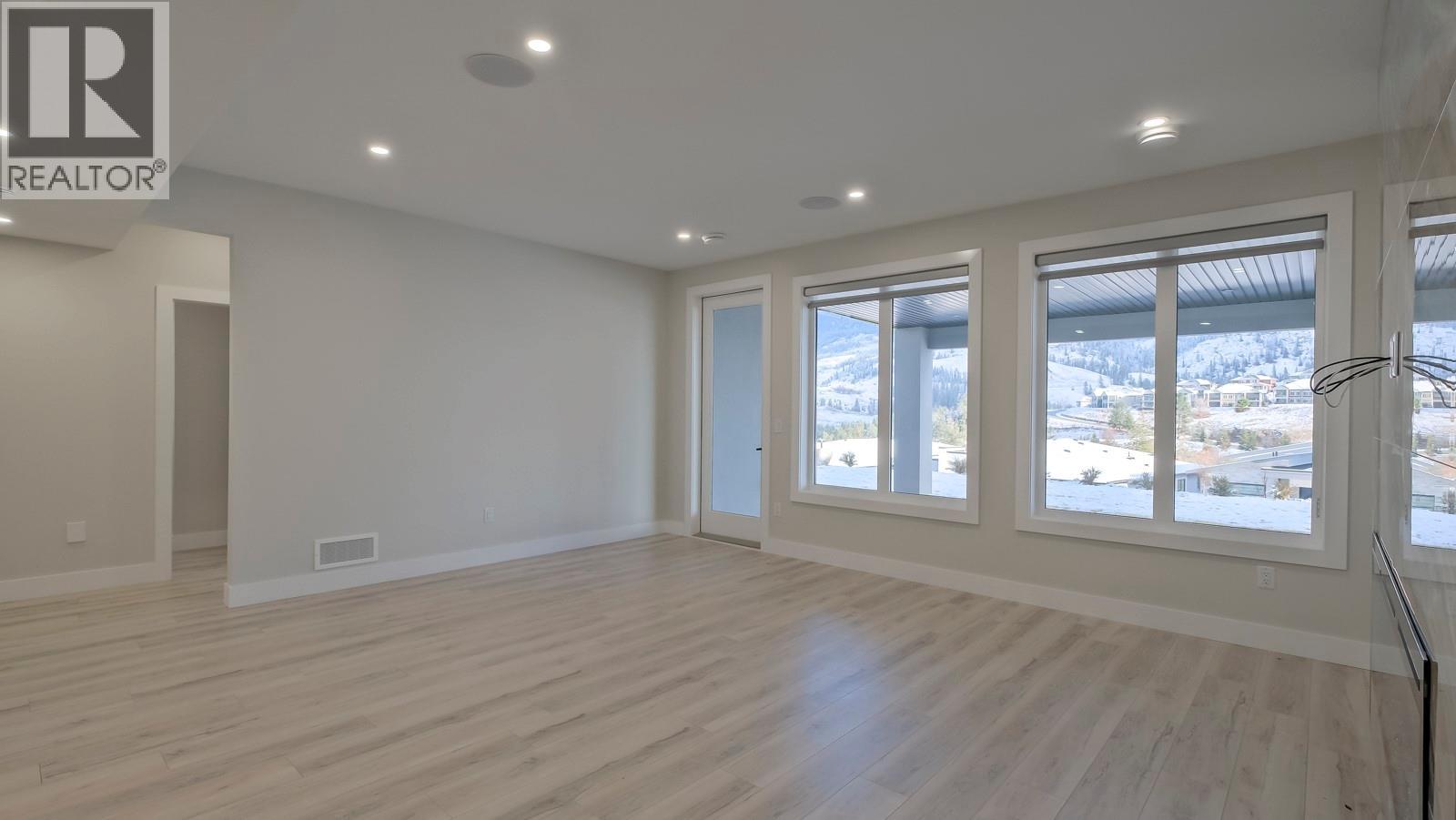 Picture for 937 Royal Troon  Lane https://www.cirrealty.ca/reb/bc/5/10366355_40.jpg