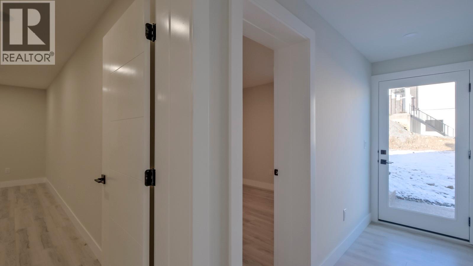 Picture for 937 Royal Troon  Lane https://www.cirrealty.ca/reb/bc/5/10366355_48.jpg