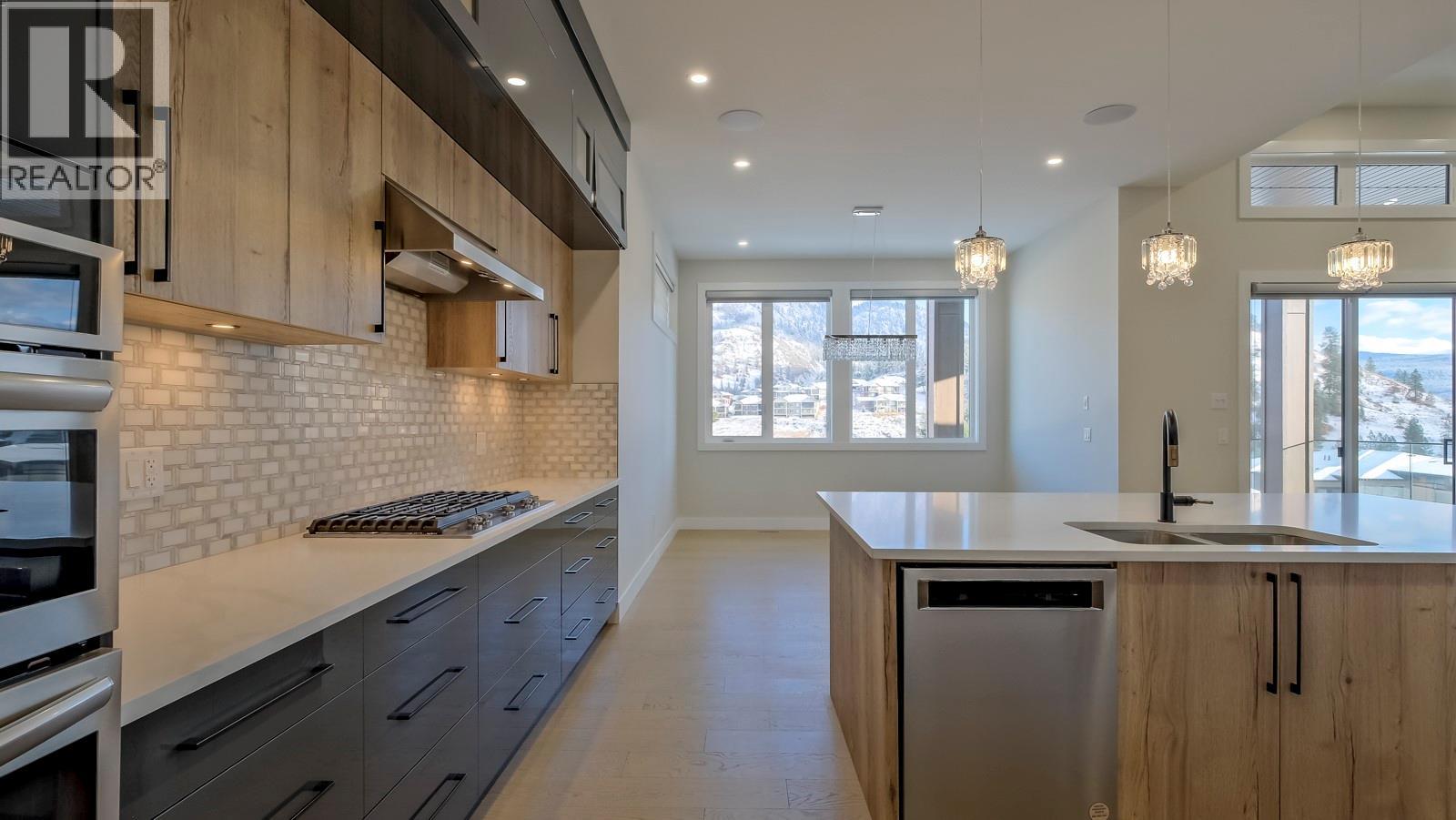 Picture for 937 Royal Troon  Lane https://www.cirrealty.ca/reb/bc/5/10366355_6.jpg