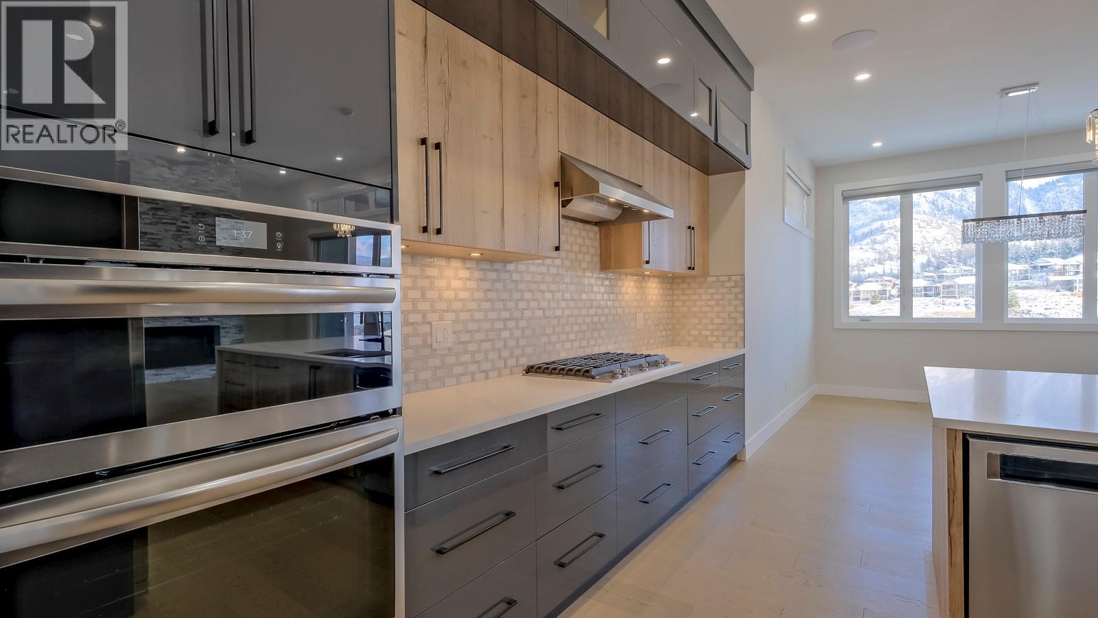 Picture for 937 Royal Troon  Lane https://www.cirrealty.ca/reb/bc/5/10366355_7.jpg