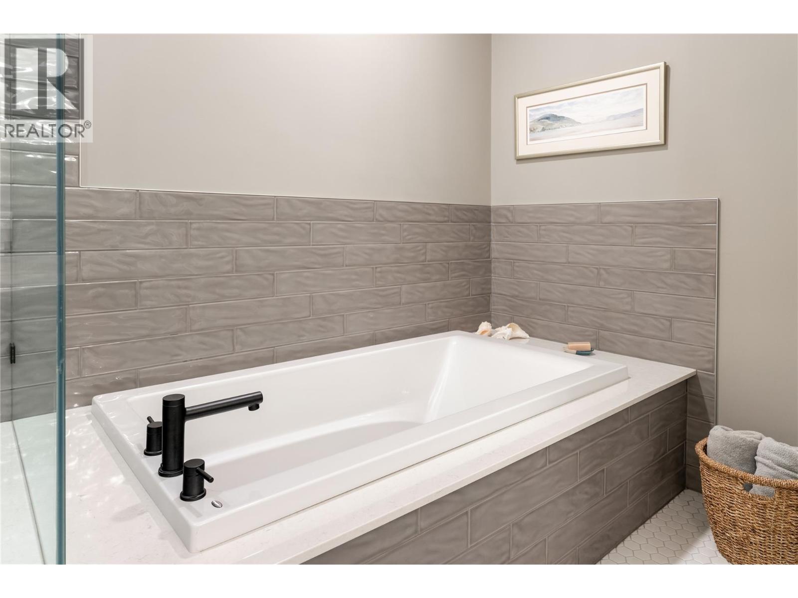 Picture for Unit #501, 529 Truswell  Road https://www.cirrealty.ca/reb/bc/5/10366495_14.jpg