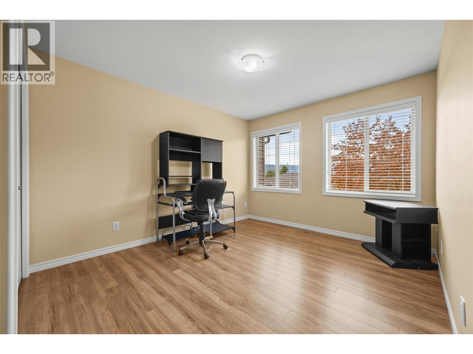 Picture for Unit #8, 3512 Ridge  Boulevard https://www.cirrealty.ca/reb/bc/5/10366635_18.jpg