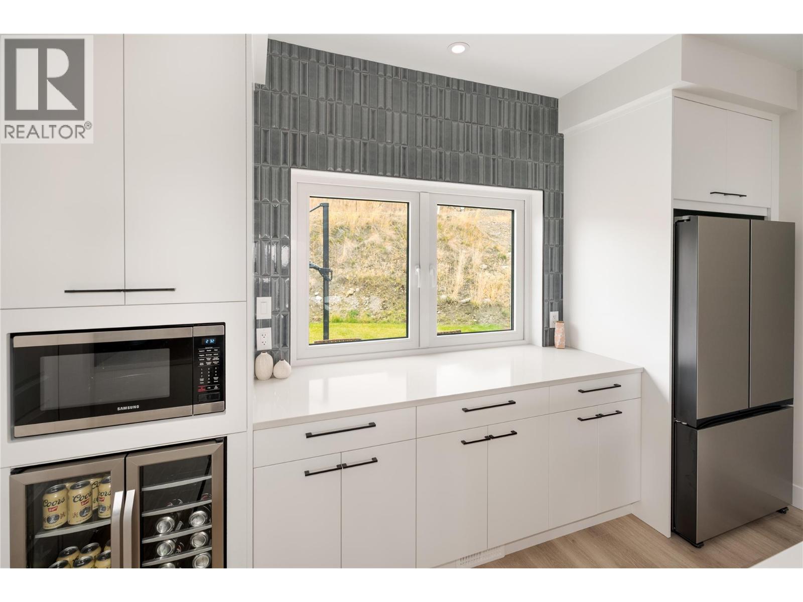 Picture for 1131 Collinson  Court https://www.cirrealty.ca/reb/bc/5/10366655_11.jpg