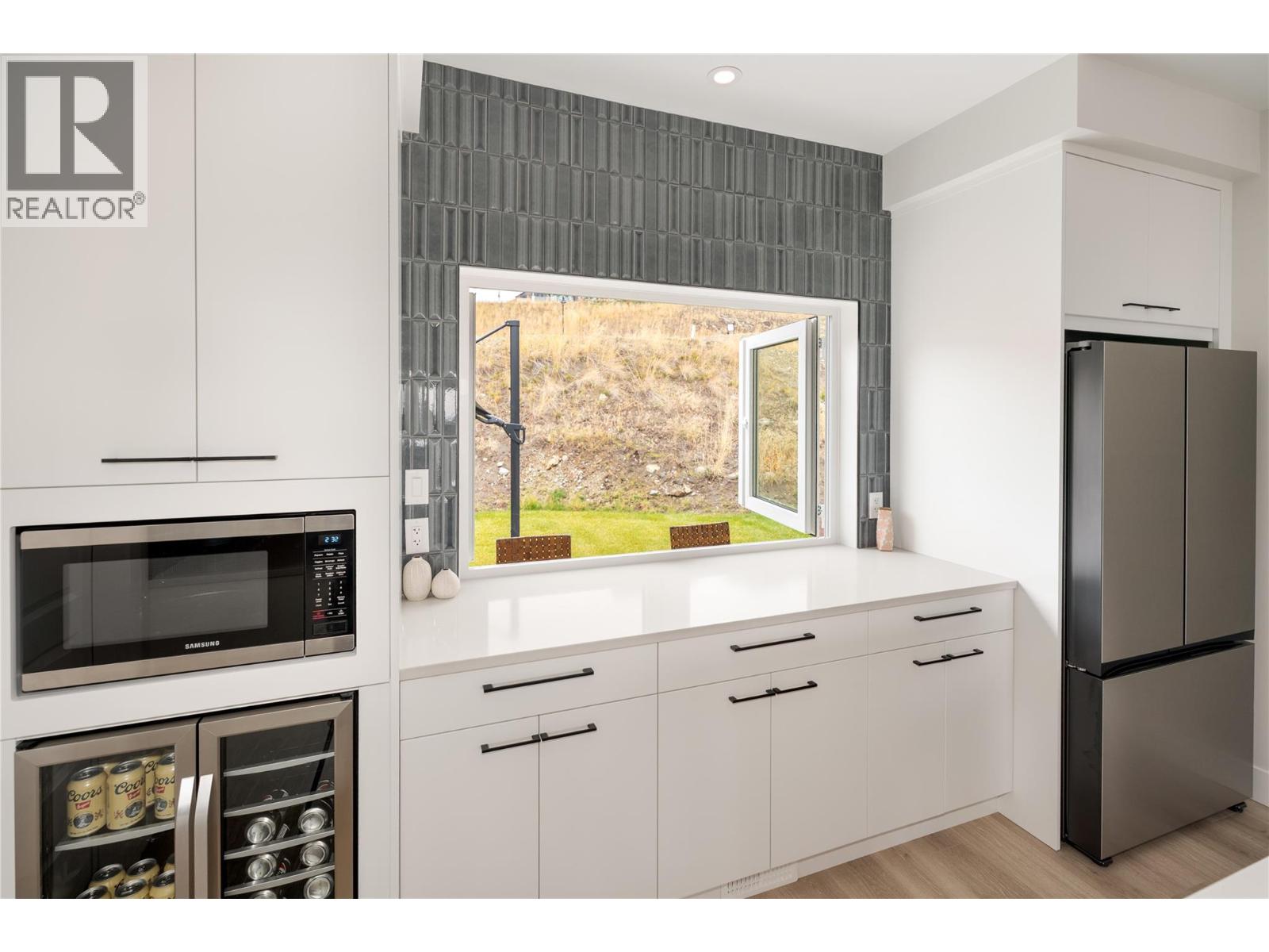 Picture for 1131 Collinson  Court https://www.cirrealty.ca/reb/bc/5/10366655_12.jpg