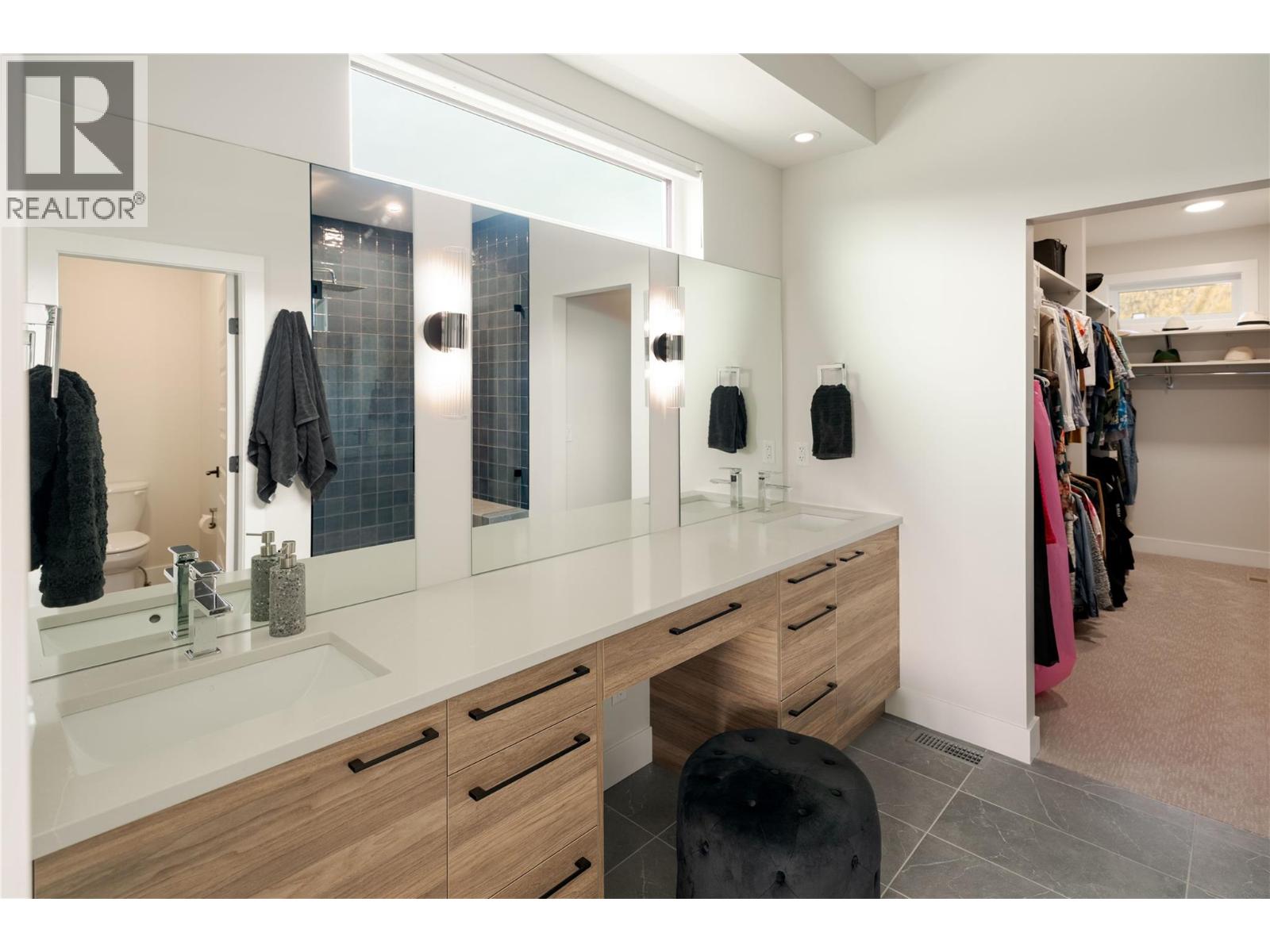 Picture for 1131 Collinson  Court https://www.cirrealty.ca/reb/bc/5/10366655_17.jpg