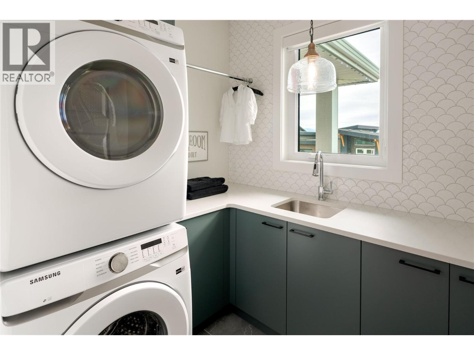 Picture for 1131 Collinson  Court https://www.cirrealty.ca/reb/bc/5/10366655_21.jpg