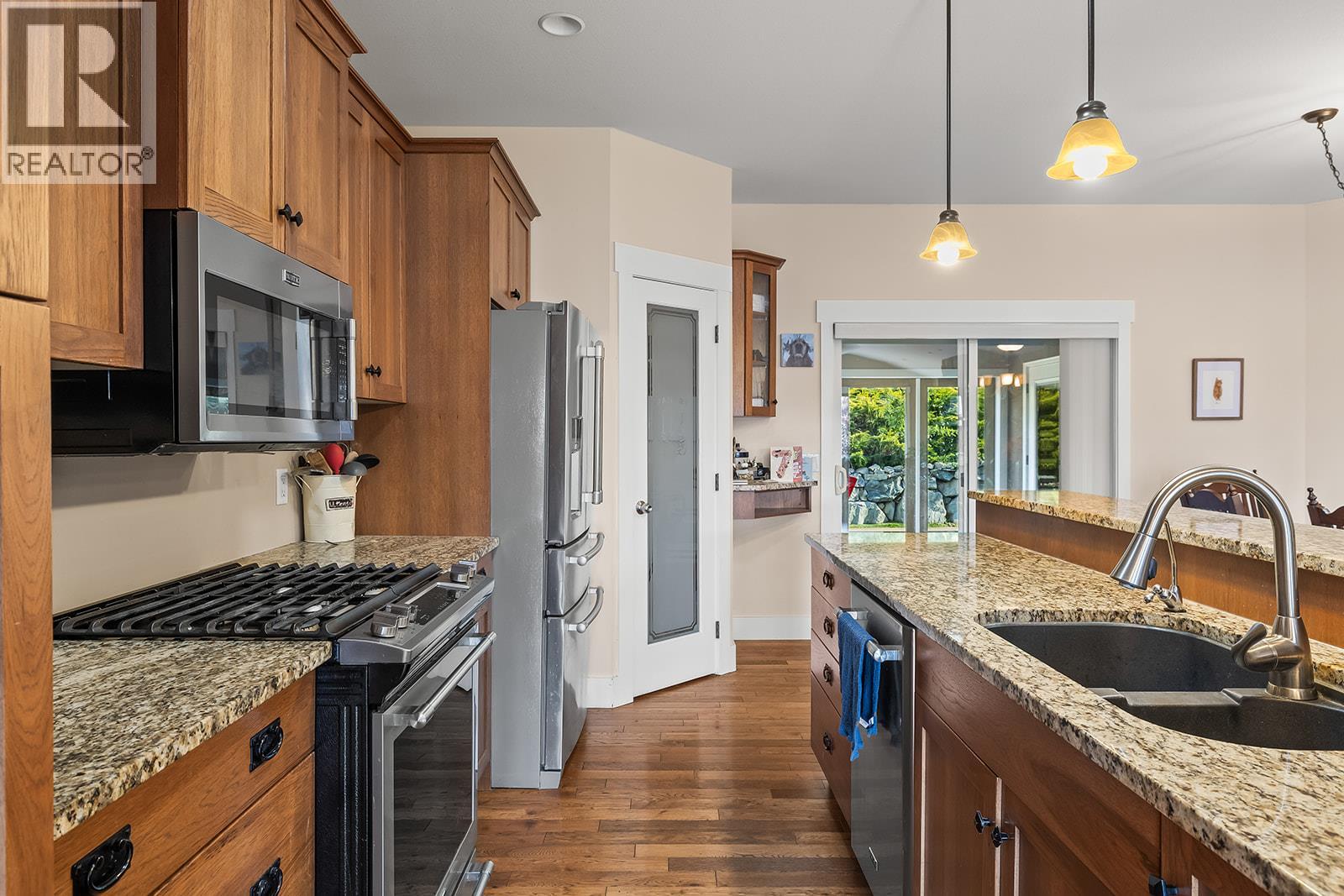 Picture for 3431 Camelback  Drive https://www.cirrealty.ca/reb/bc/5/10366675_11.jpg