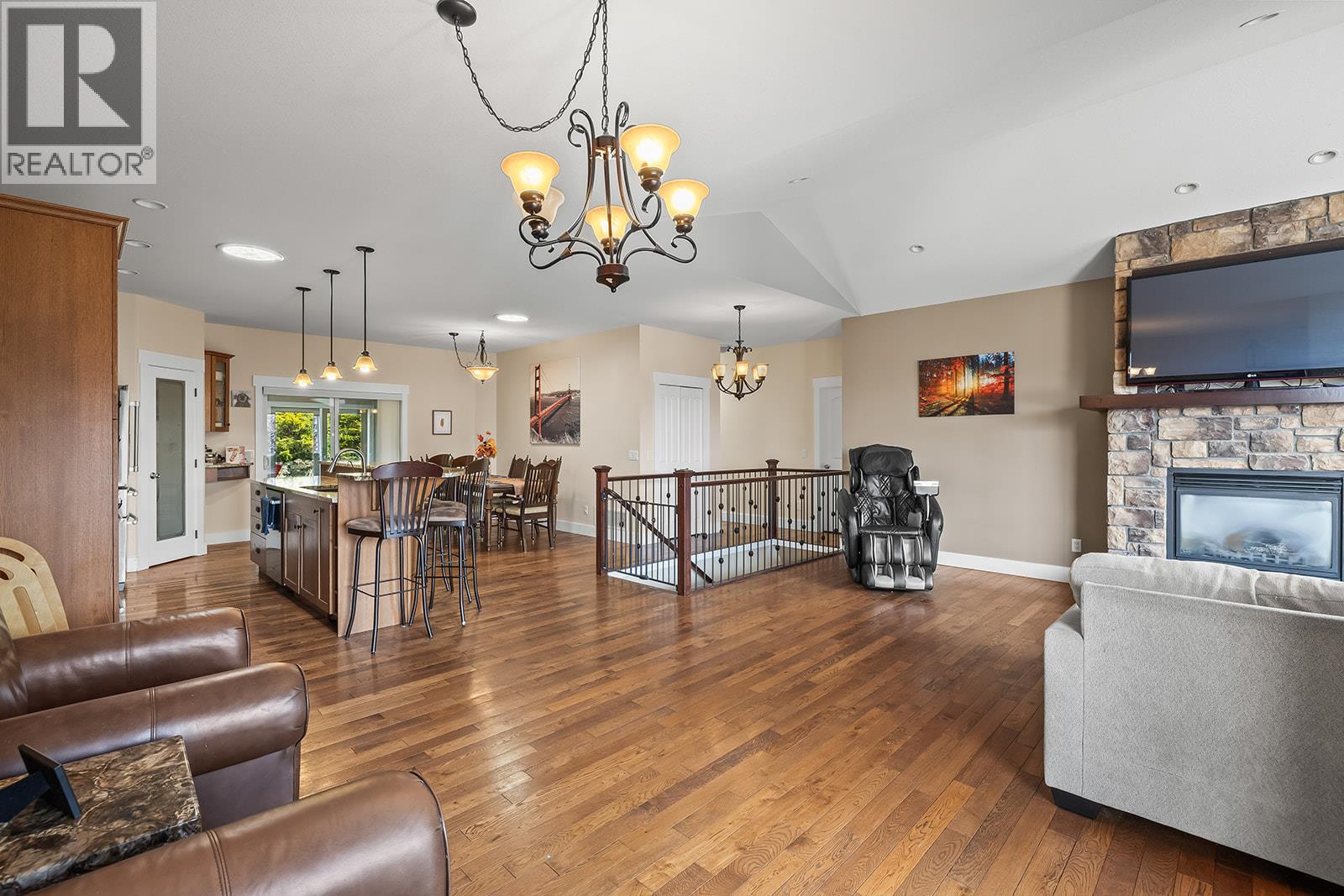 Picture for 3431 Camelback  Drive https://www.cirrealty.ca/reb/bc/5/10366675_20.jpg