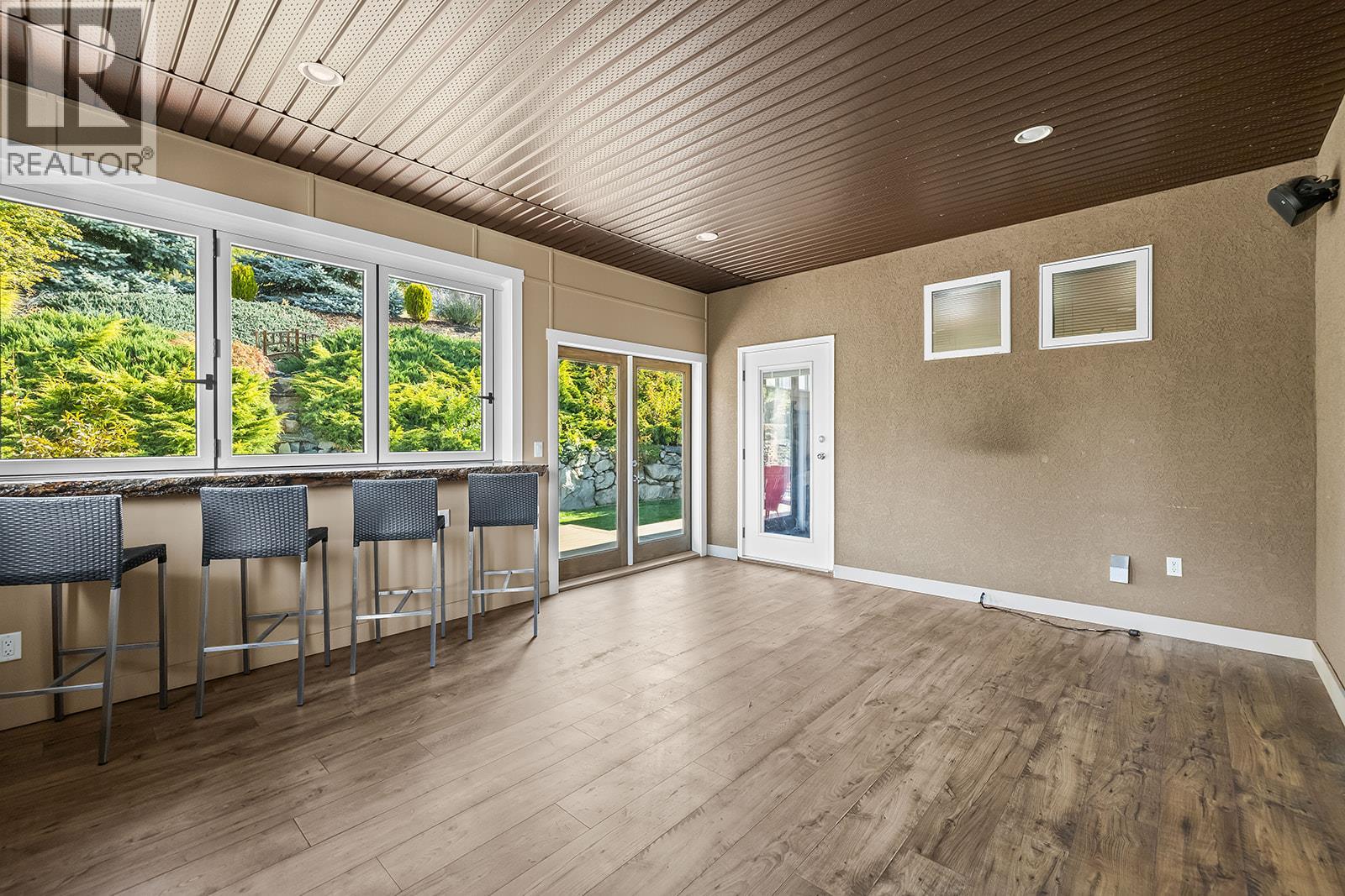 Picture for 3431 Camelback  Drive https://www.cirrealty.ca/reb/bc/5/10366675_26.jpg