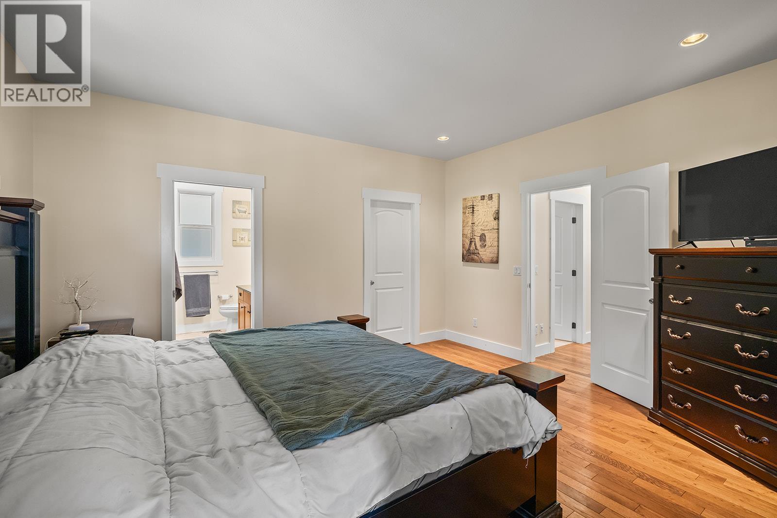 Picture for 3431 Camelback  Drive https://www.cirrealty.ca/reb/bc/5/10366675_35.jpg