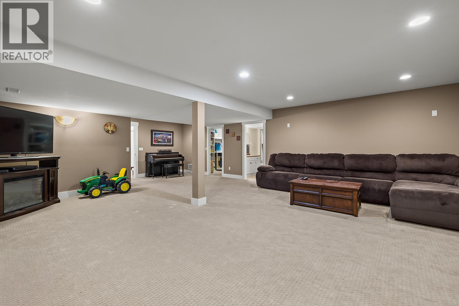 Picture for 3431 Camelback  Drive https://www.cirrealty.ca/reb/bc/5/10366675_45.jpg